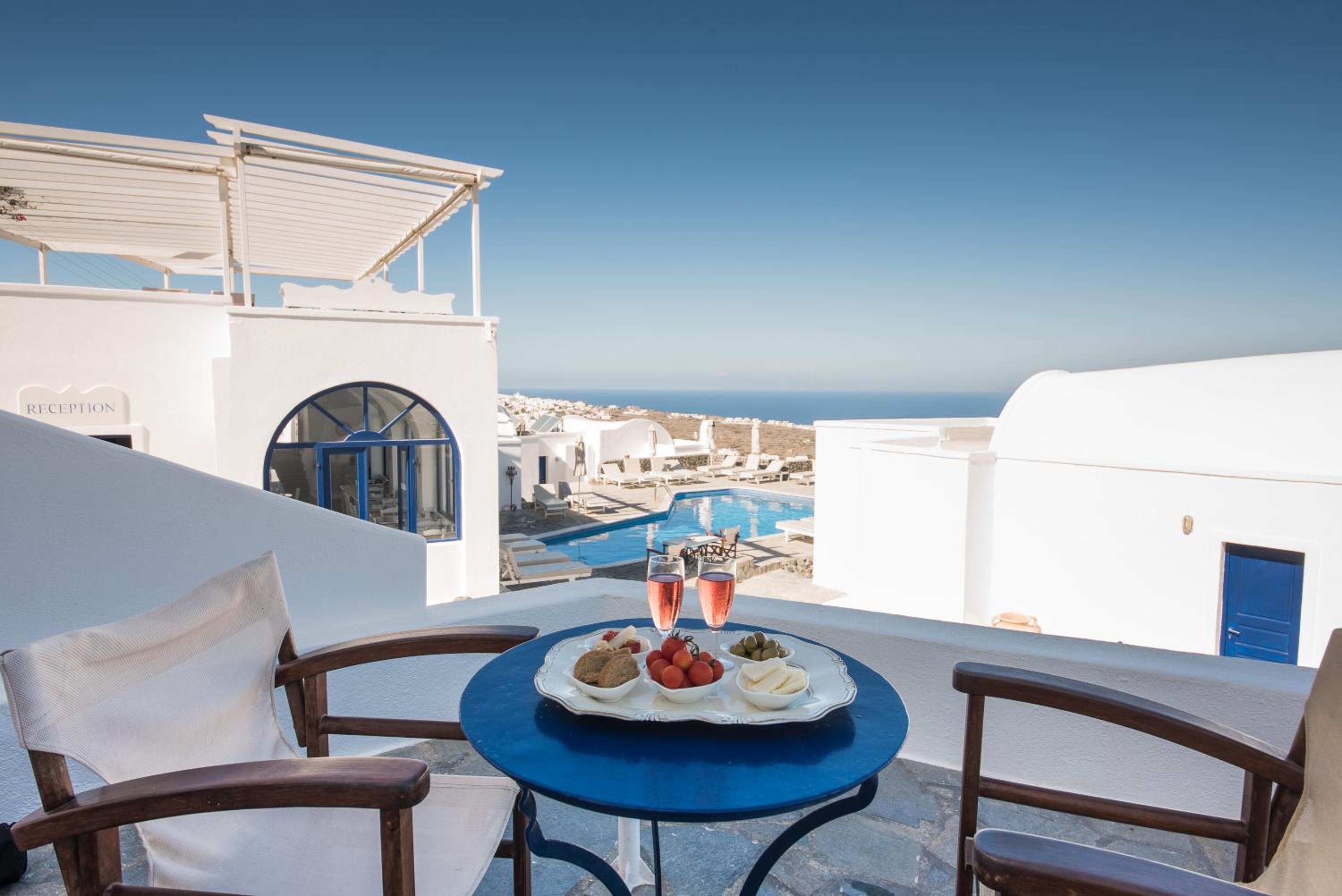 Deluxe Room with Sea View - Photo 10