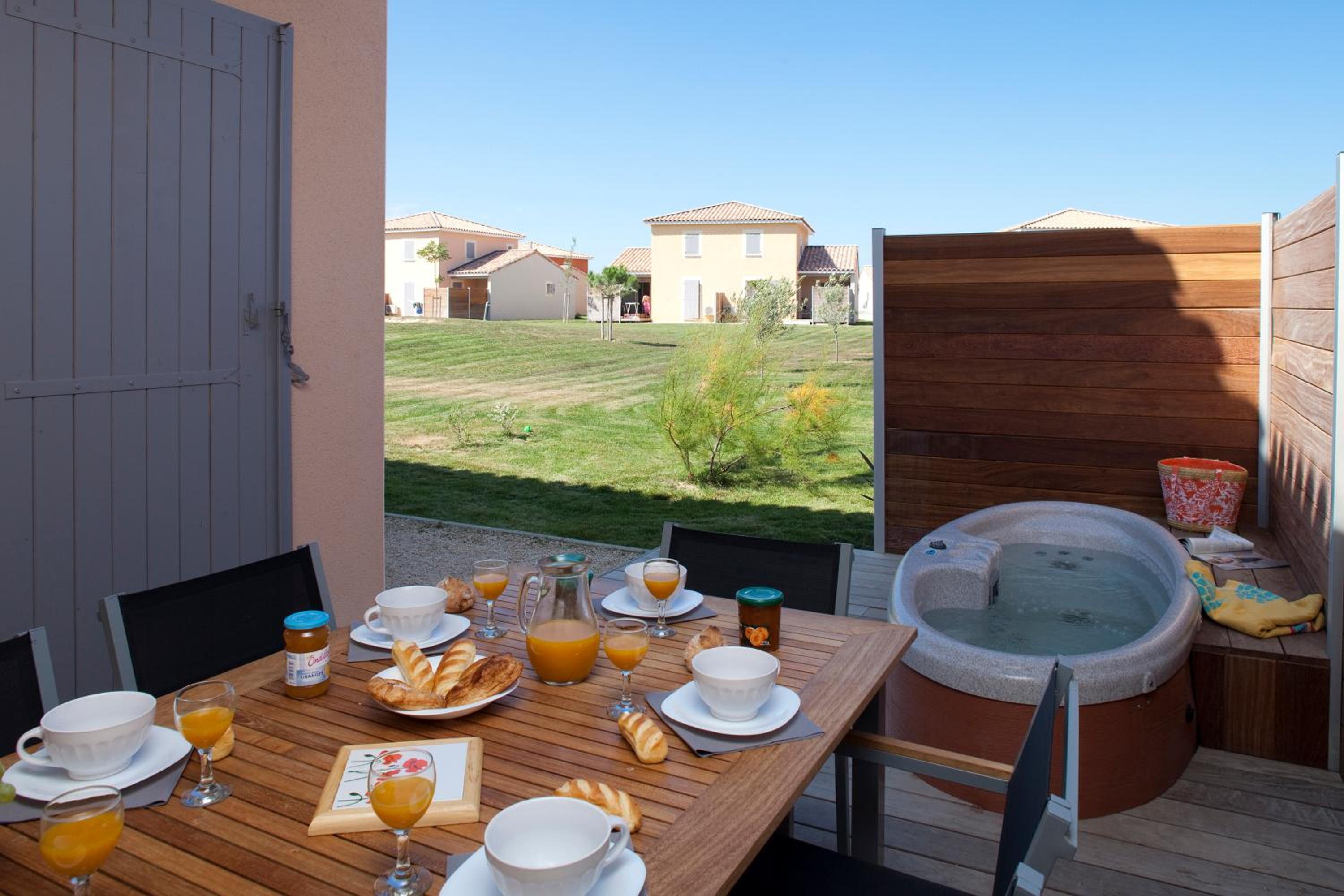 Two-Bedroom Villa with Hot Tub and Hotel Service - Photo 12