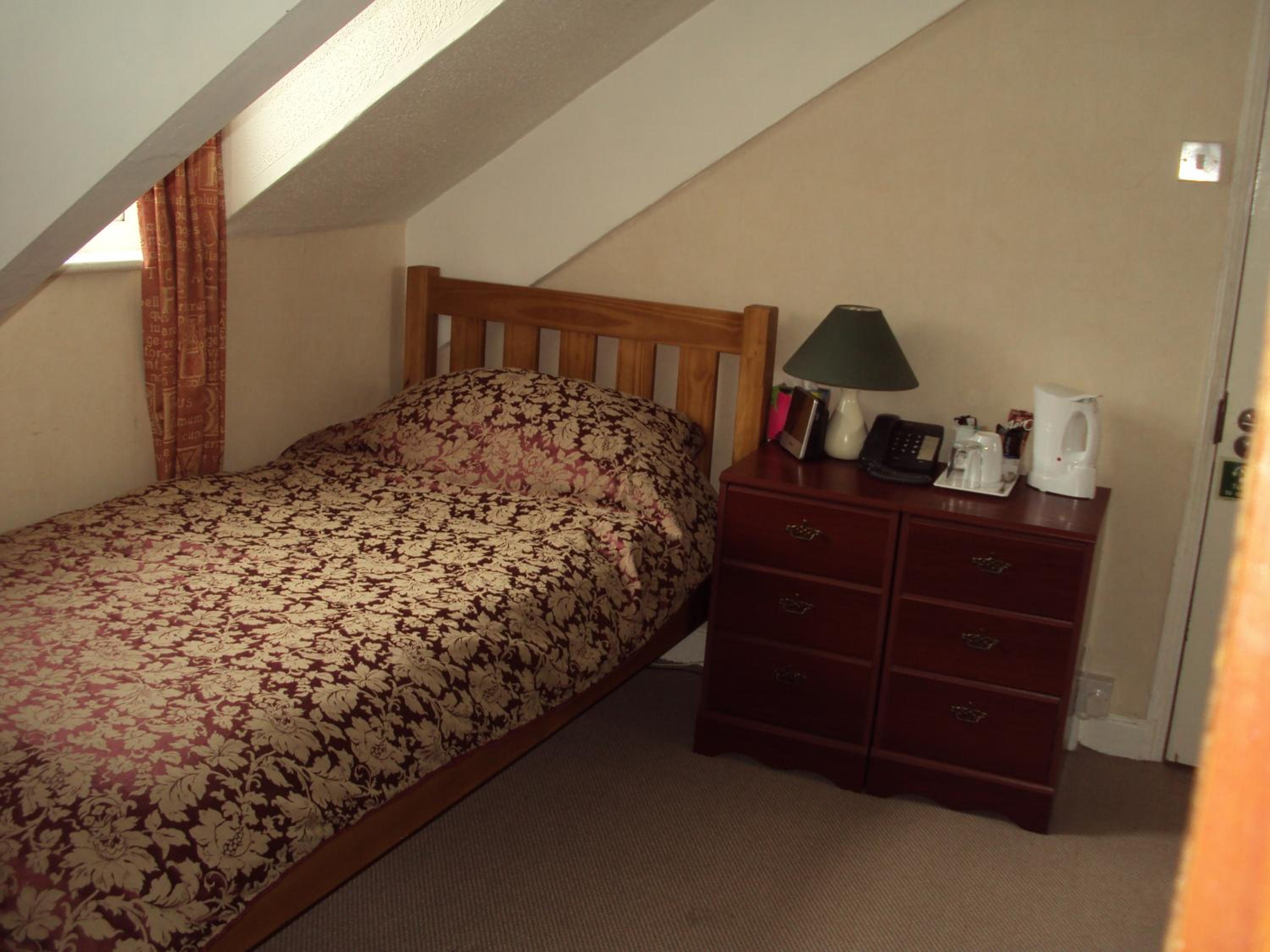 Single Room with Private Bathroom photo 1