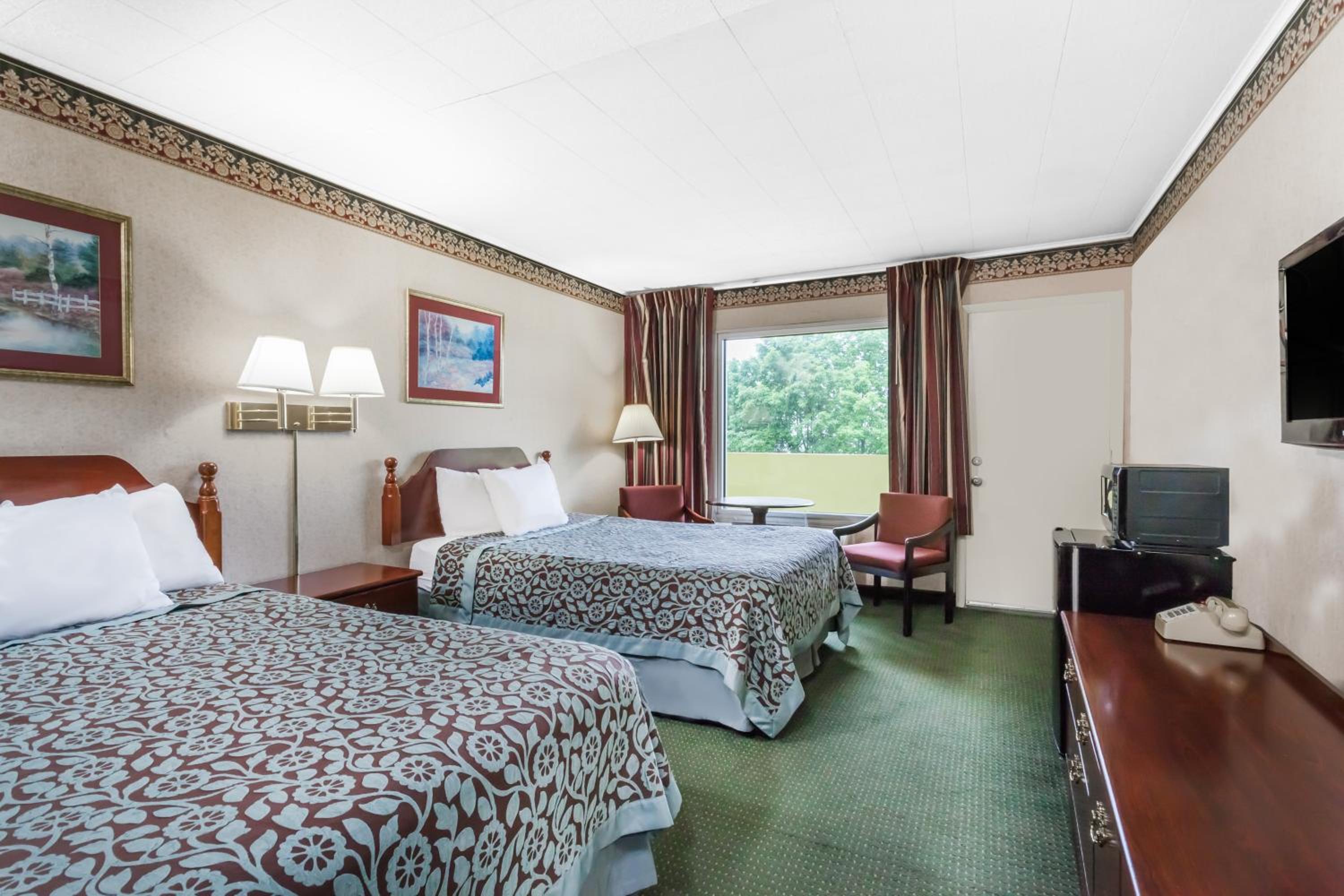 Double Room with Two Double Beds - Non-Smoking - Photo 4