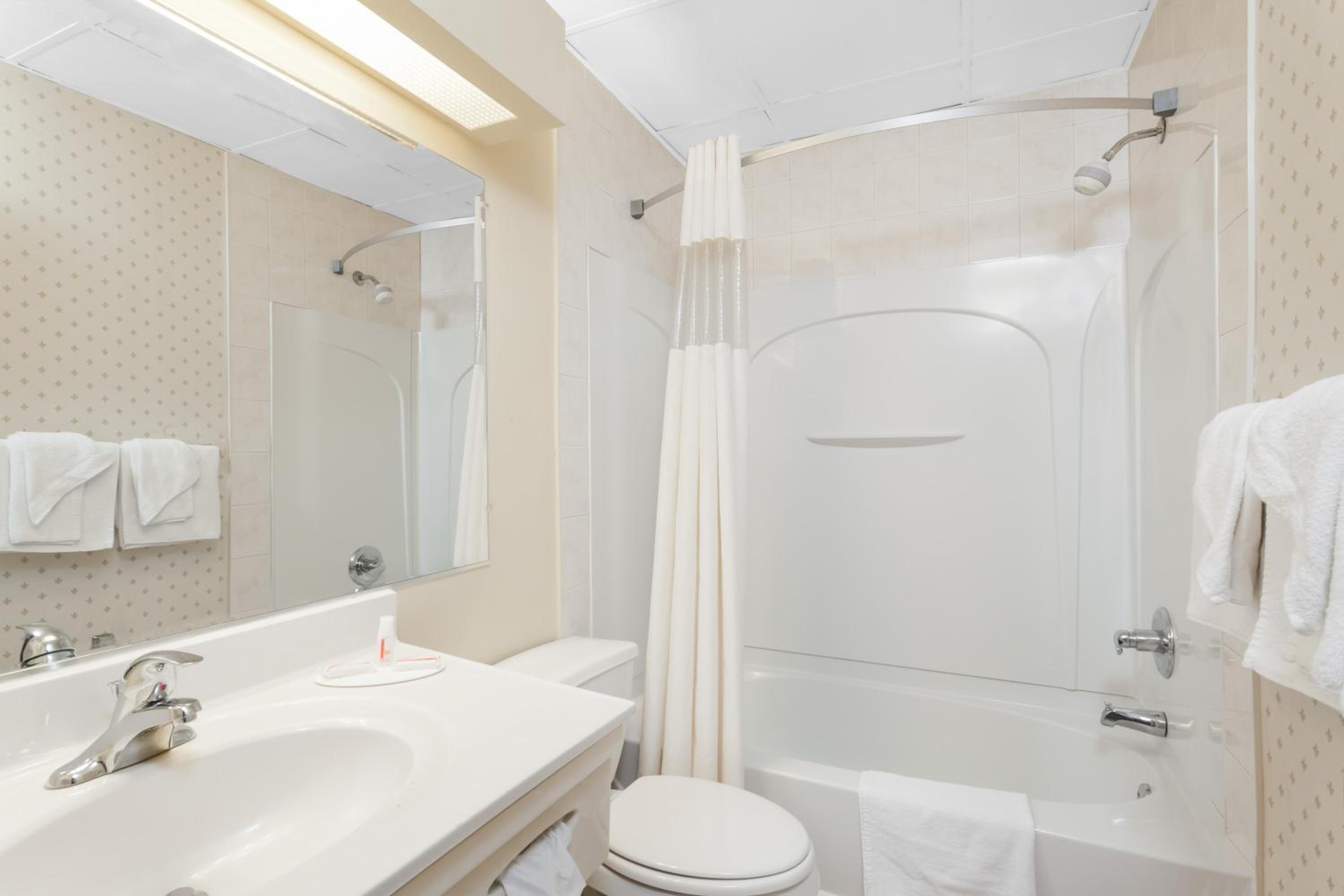 Double Room with Two Double Beds - Non-Smoking - Photo 3