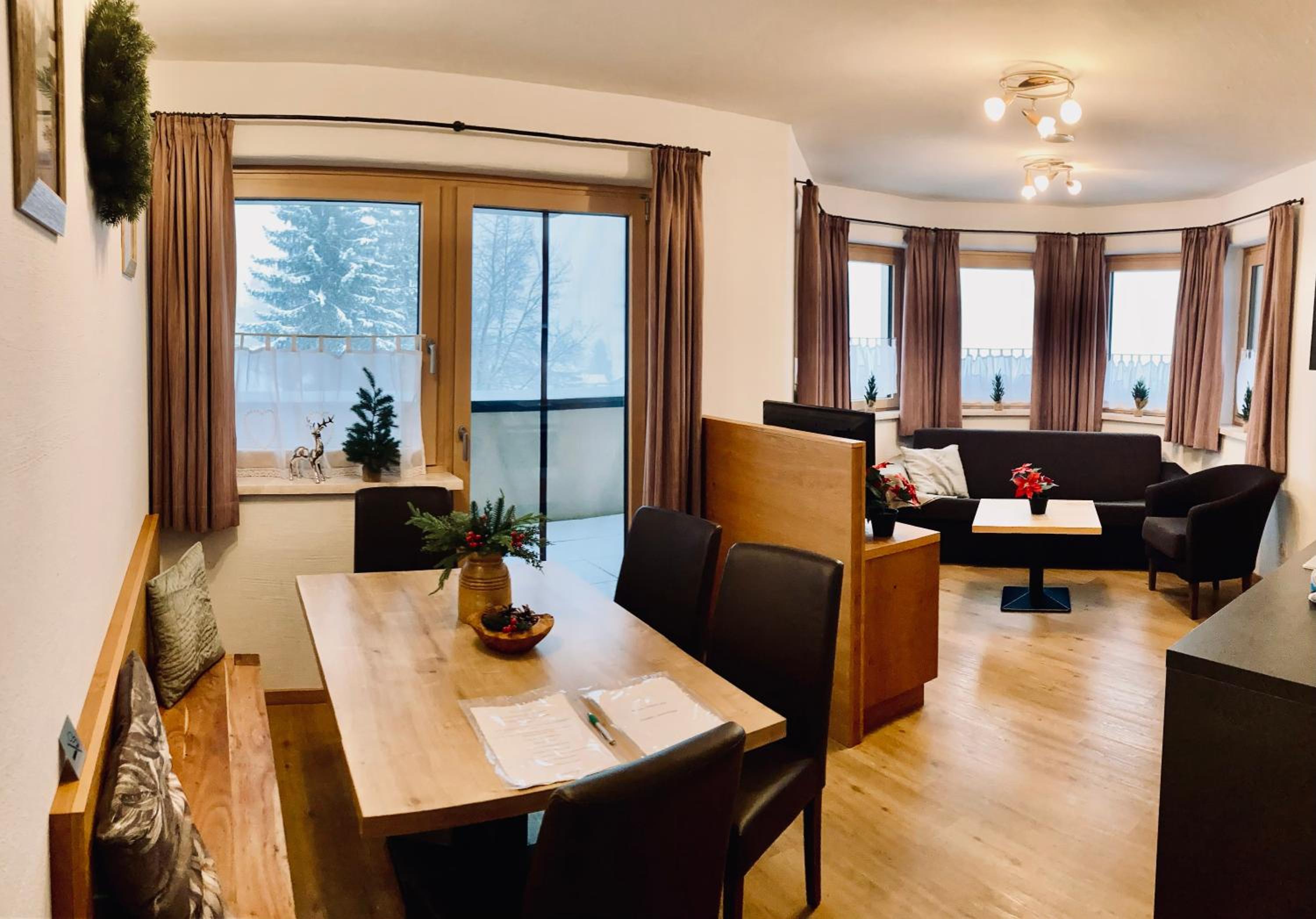 Two-Bedroom Apartment with Mountain View photo 3
