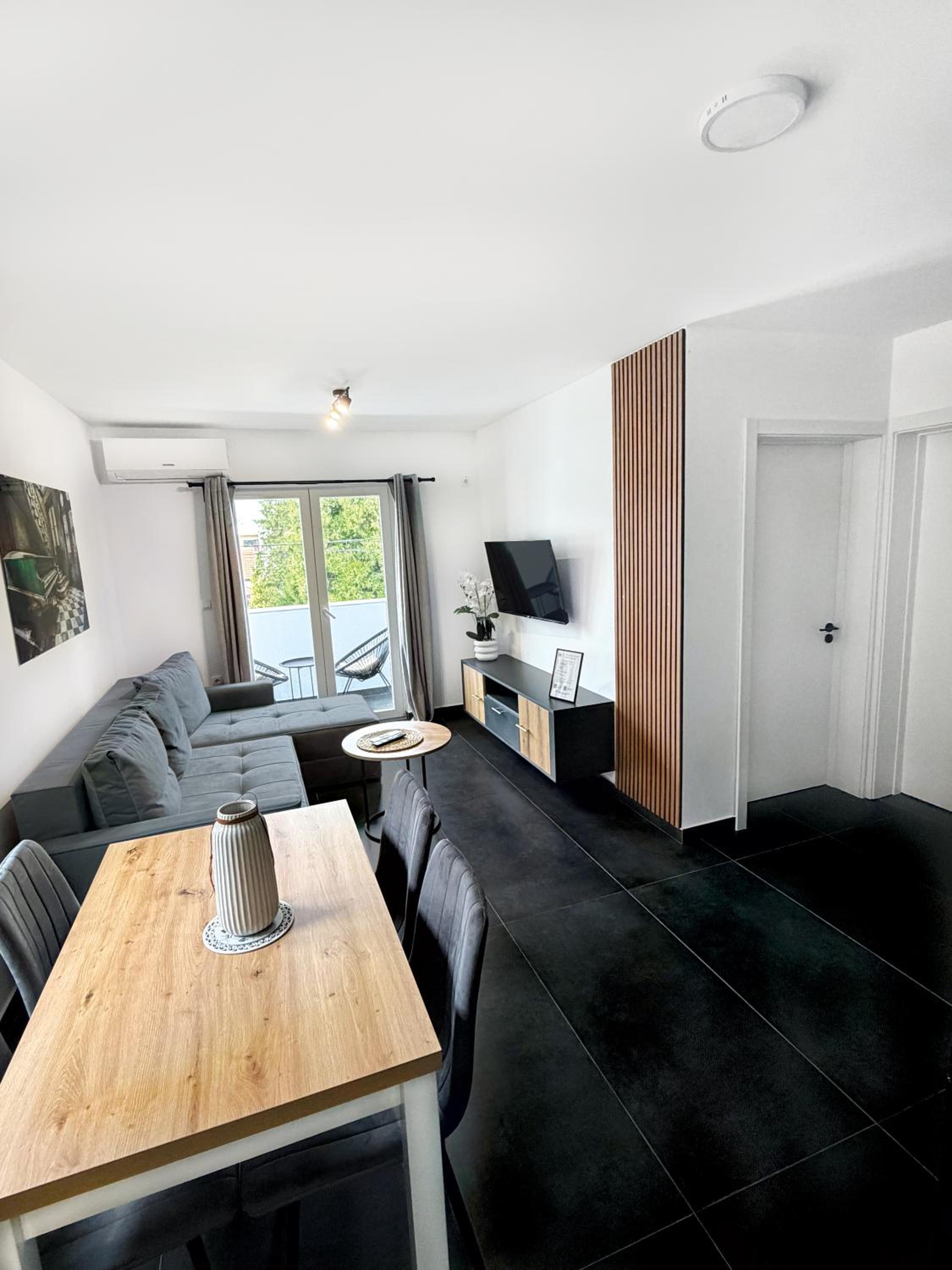Superior One-Bedroom Apartment with Balcony