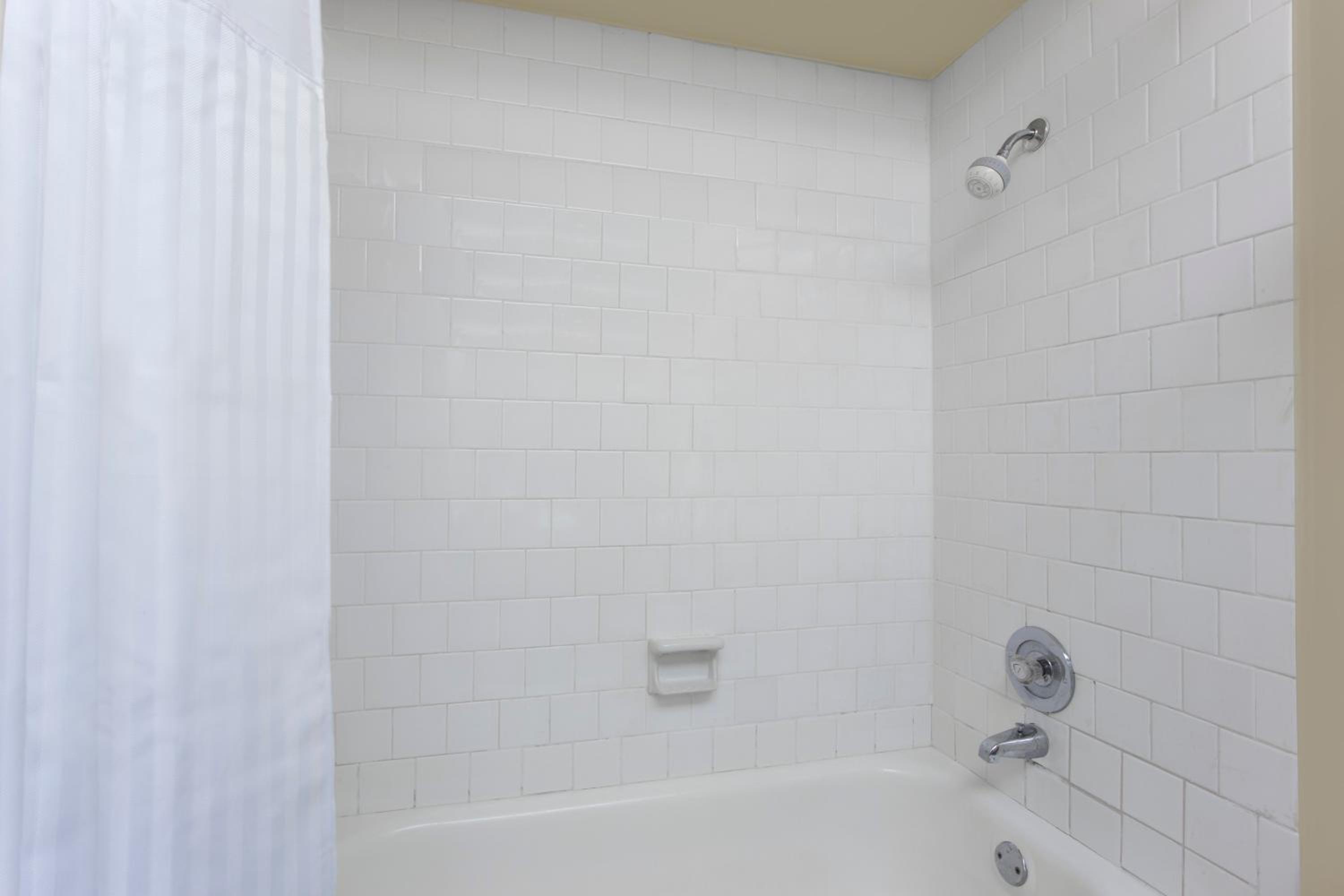 King Room - Non-Smoking photo 3