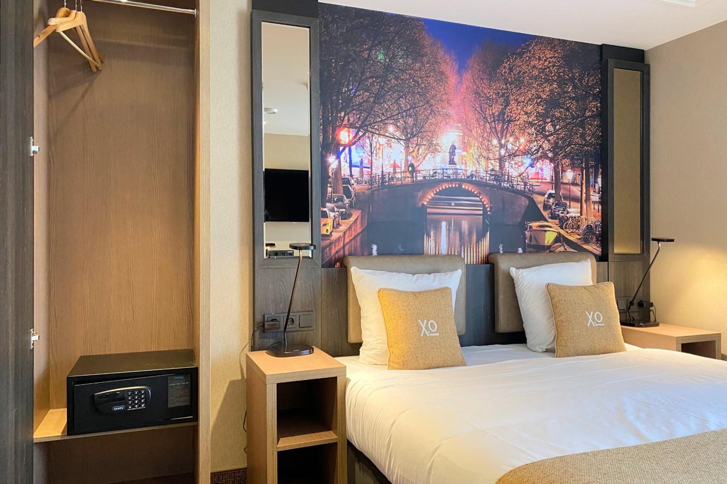 Standard Queen Room thumbnail 5