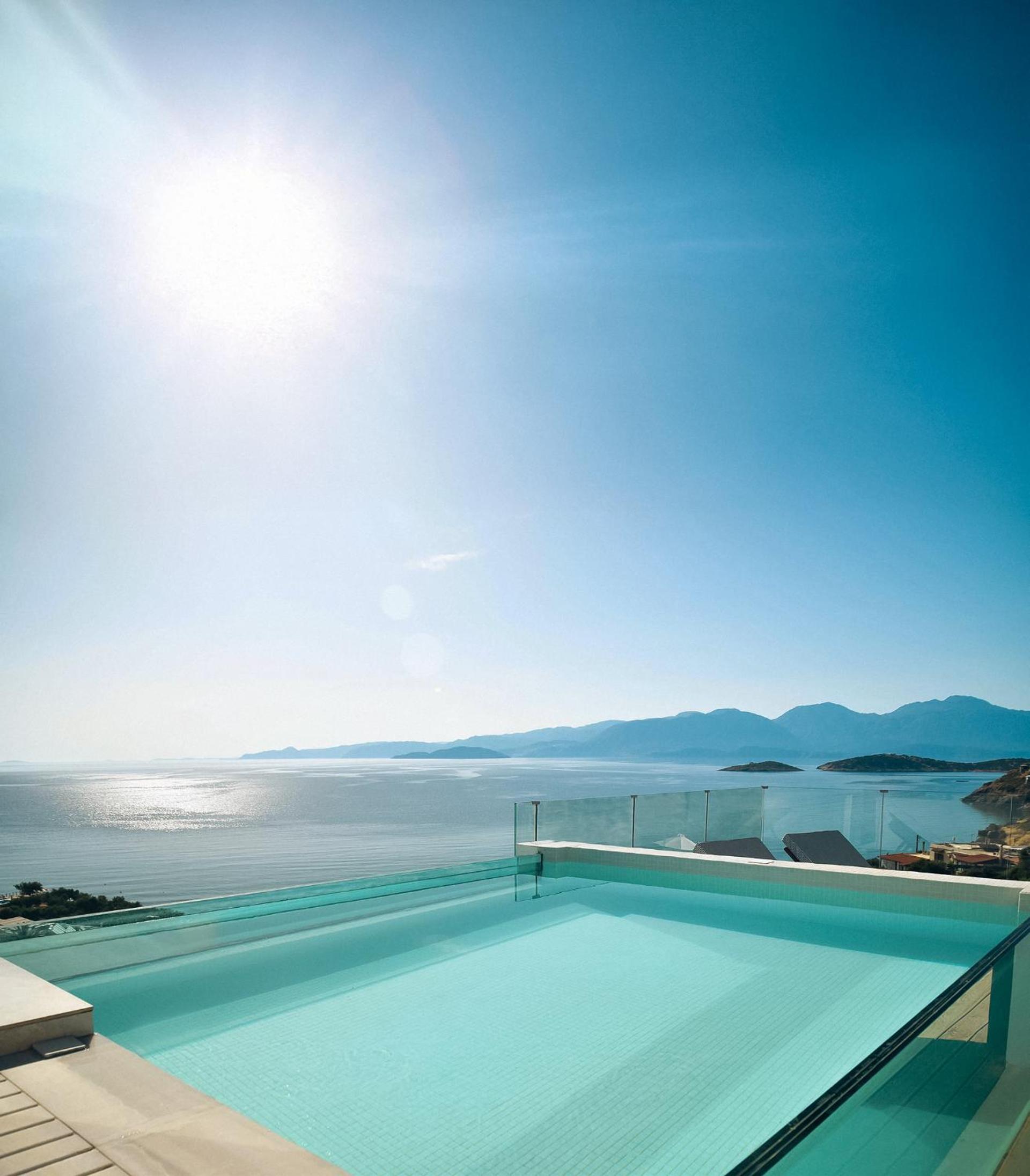 Emerald Suite Sea View Private Pool photo 2