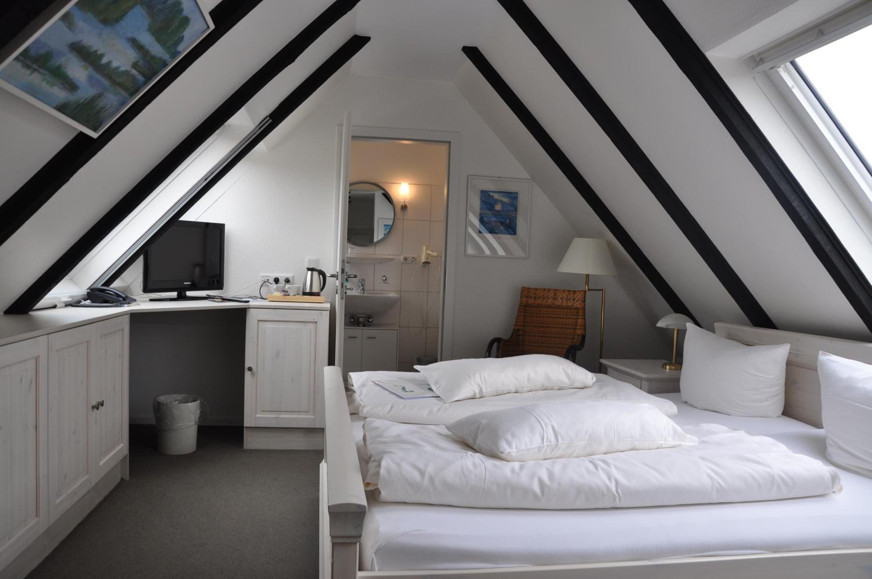Standard Double Room photo 2