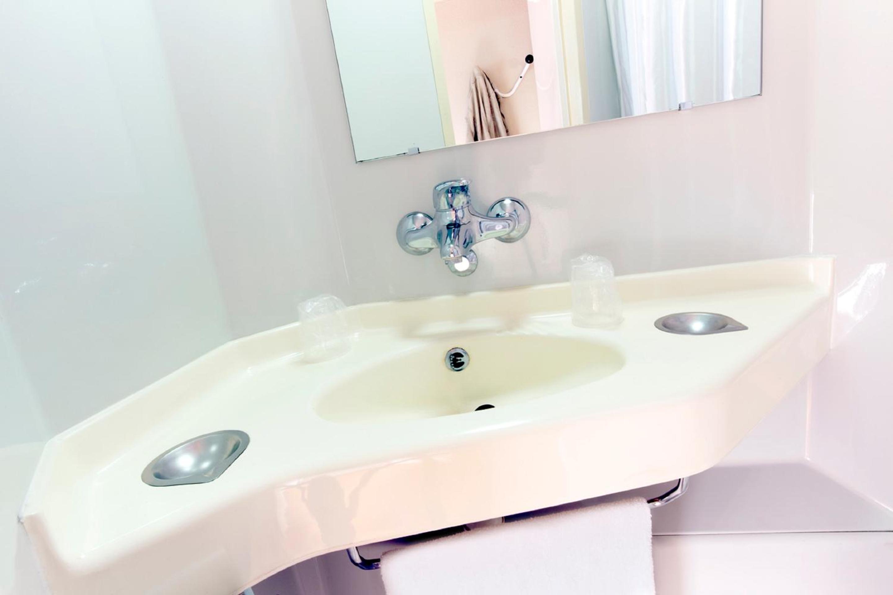 Double Room - Photo 17