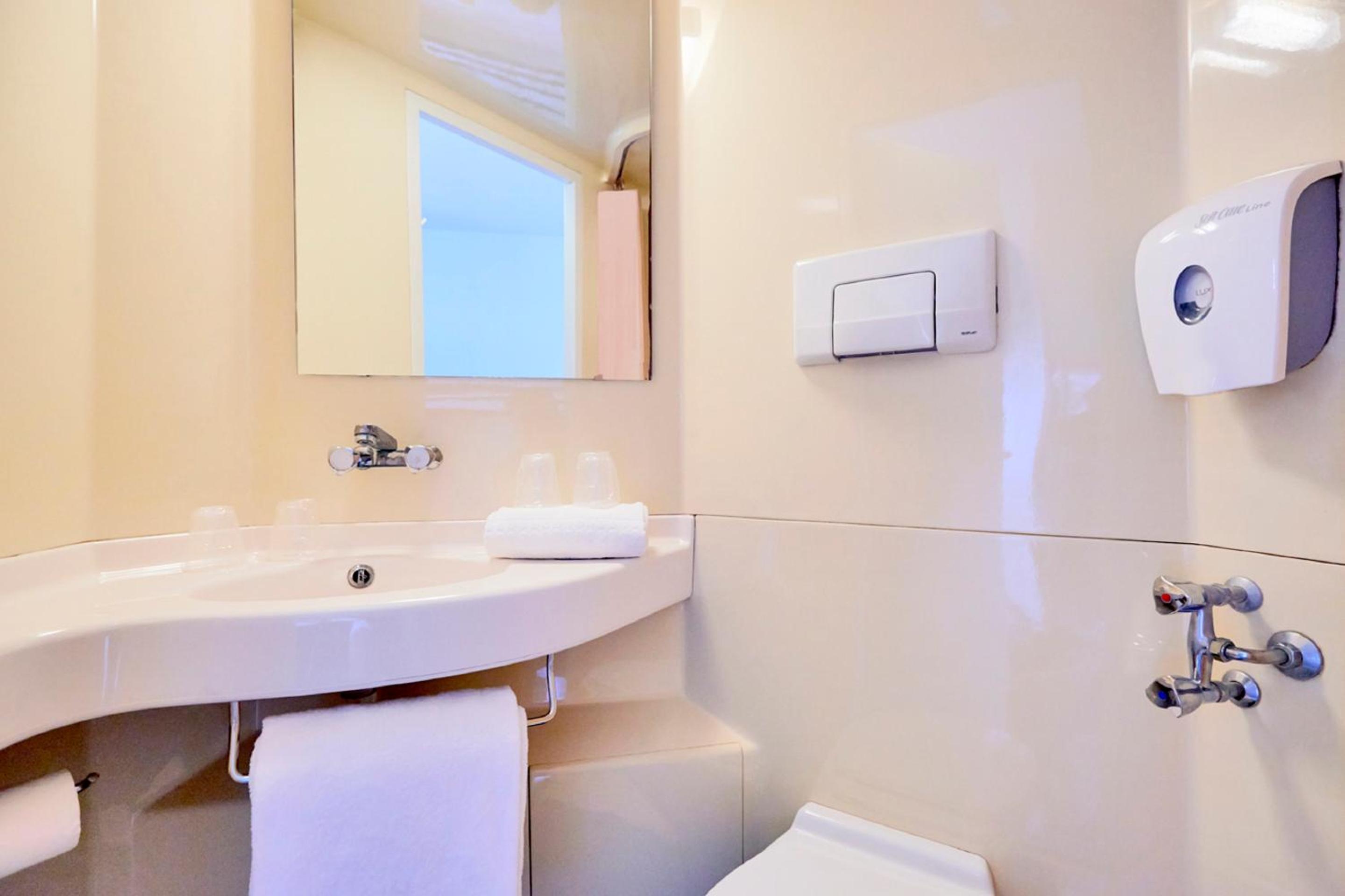 Double Room - Photo 18