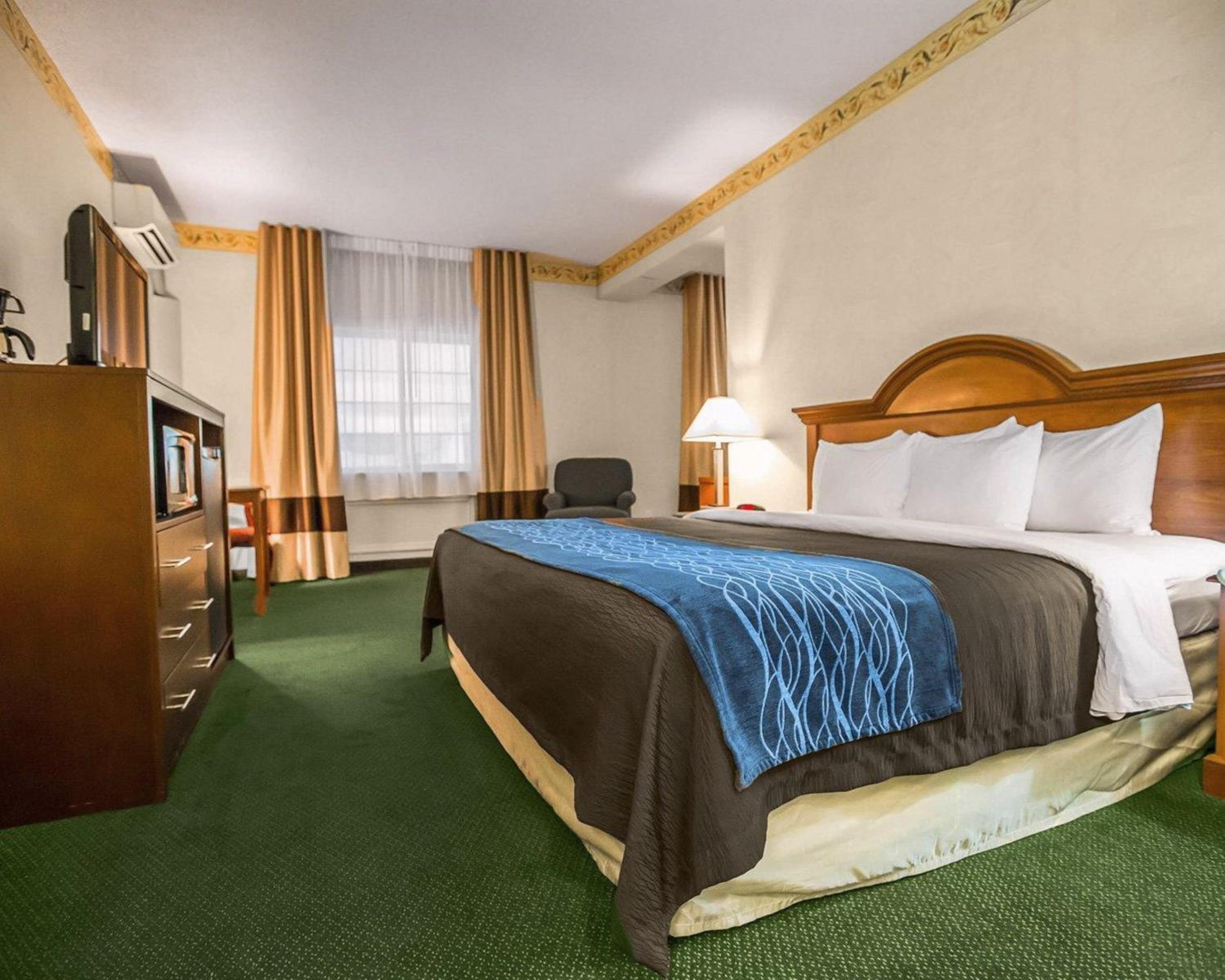 King Room - Non-Smoking - Photo 1
