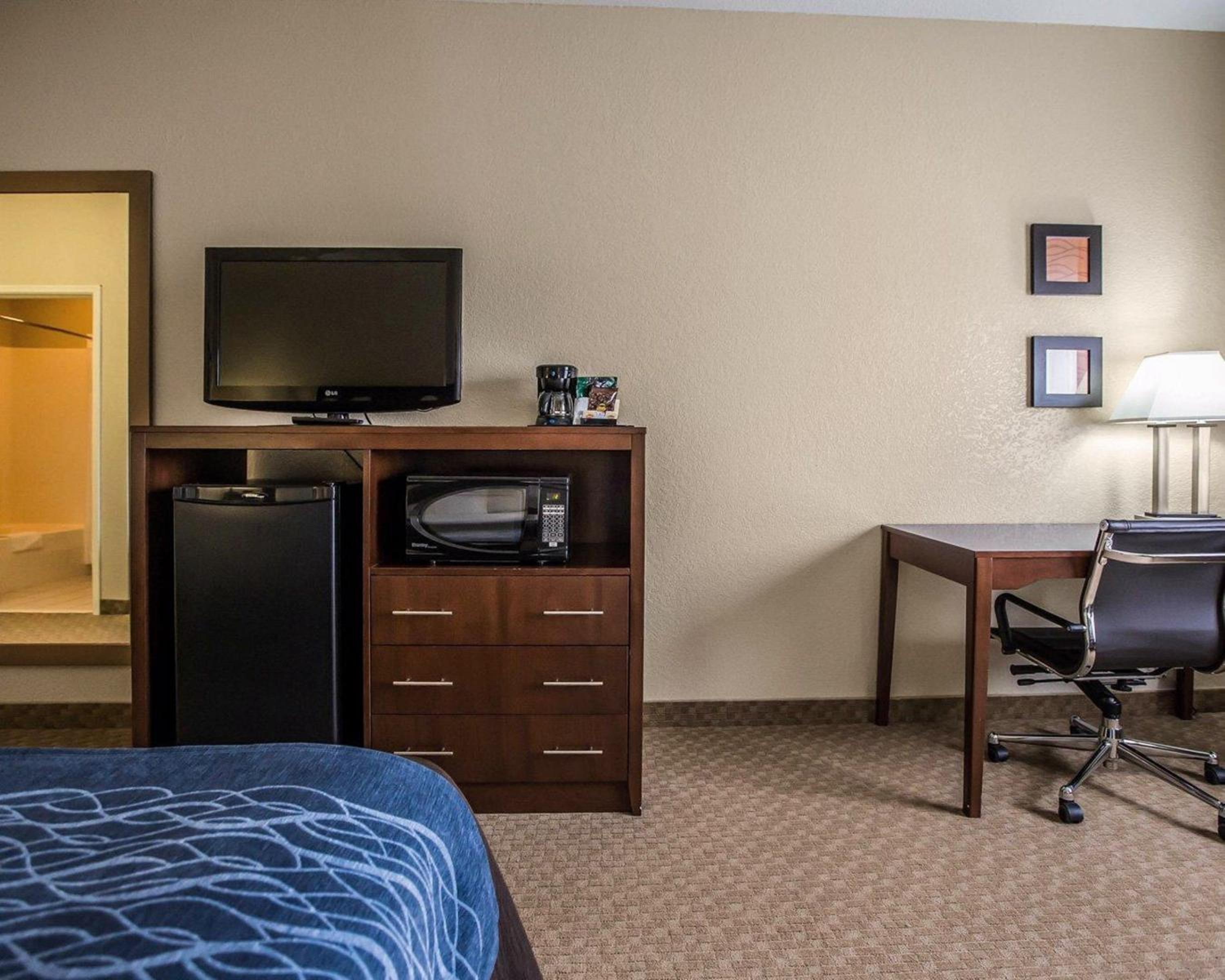 King Room - Non-Smoking - Photo 6