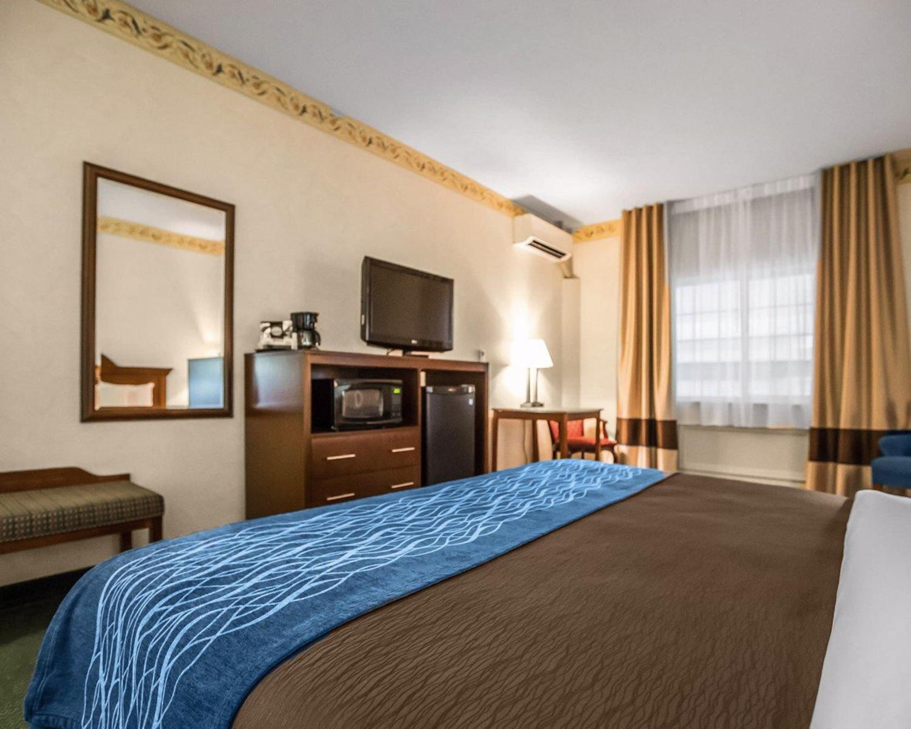 King Room - Non-Smoking - Photo 8