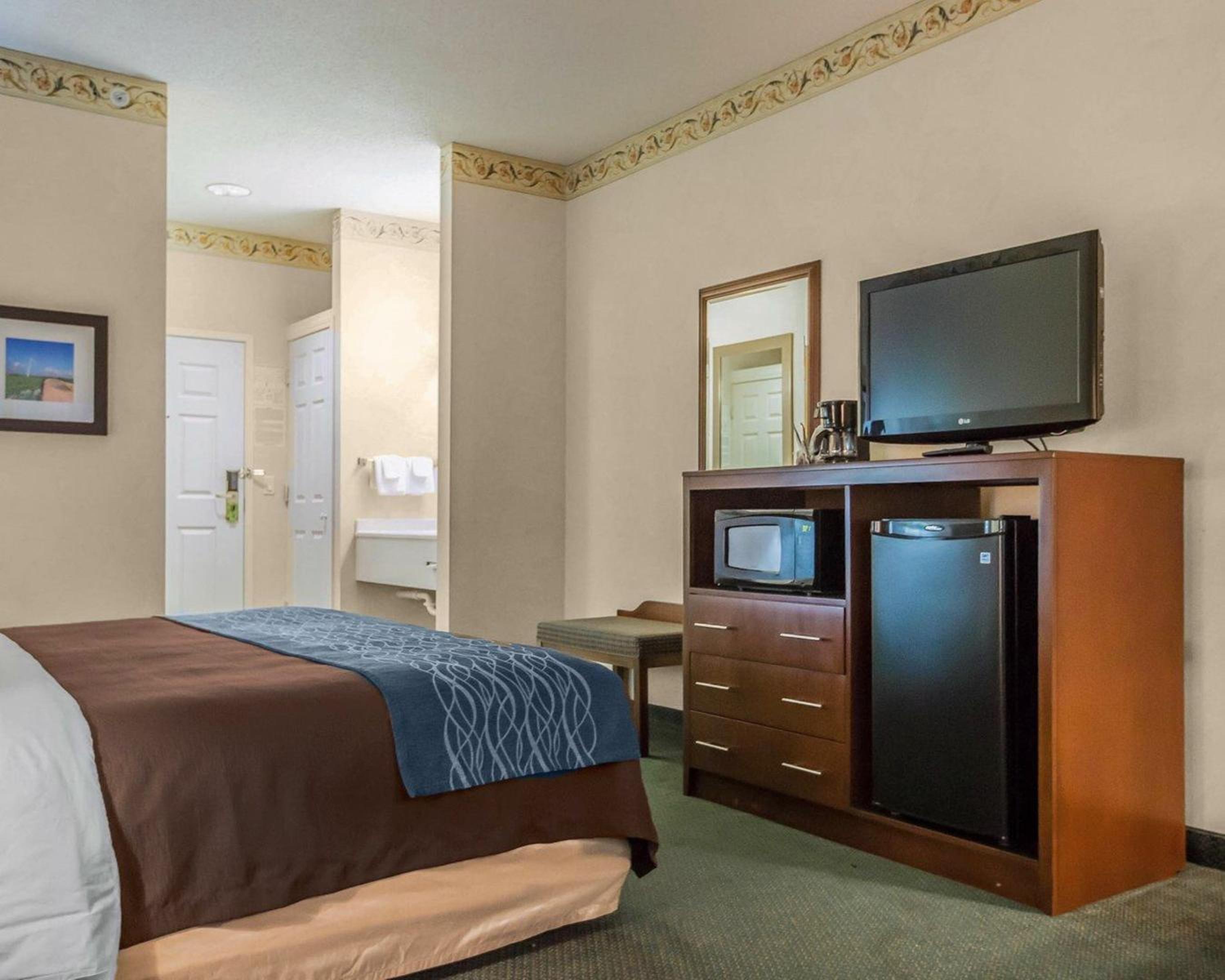 King Room - Non-Smoking - Photo 5