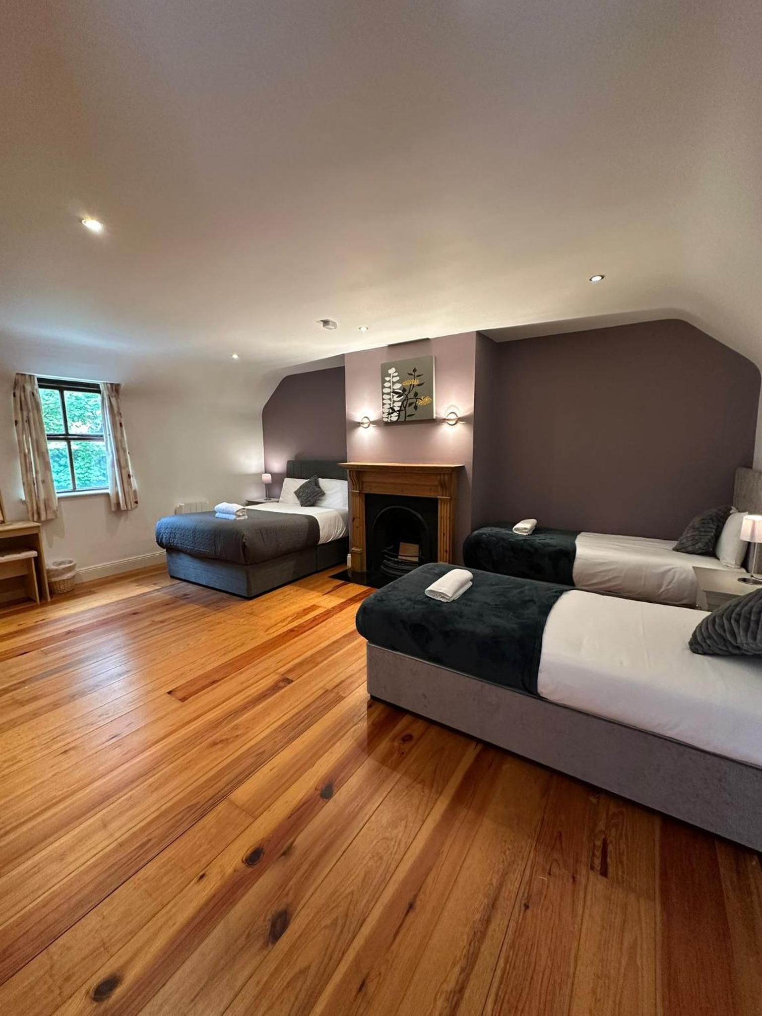 Two-Bedroom House - Photo 2