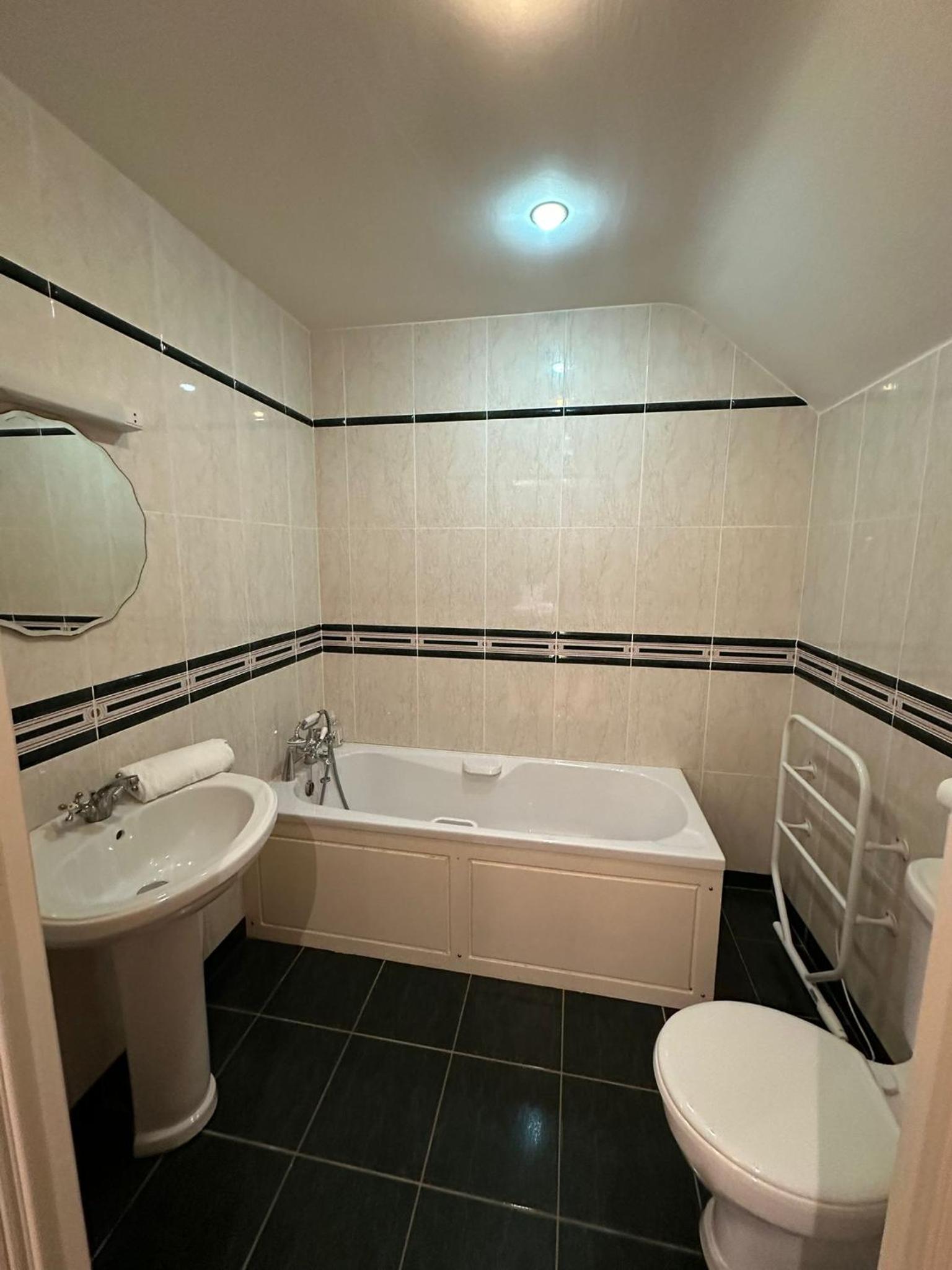 Two-Bedroom House - Photo 4