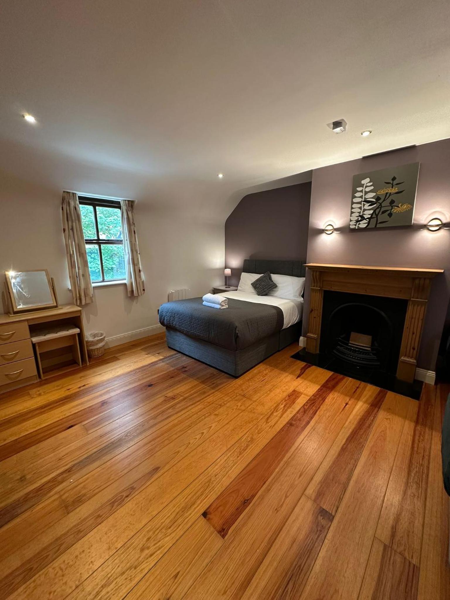 Two-Bedroom House - Photo 5