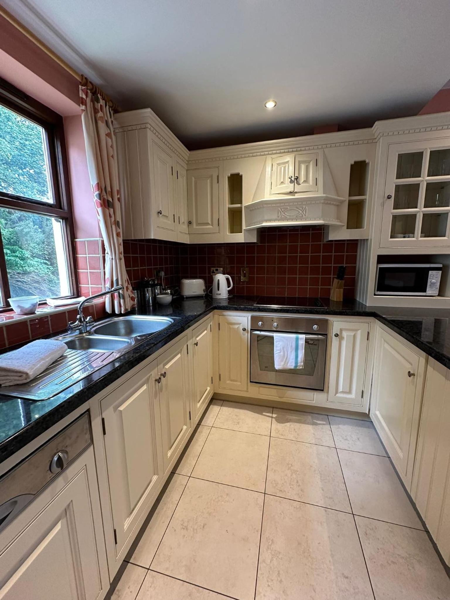 Two-Bedroom House - Photo 8
