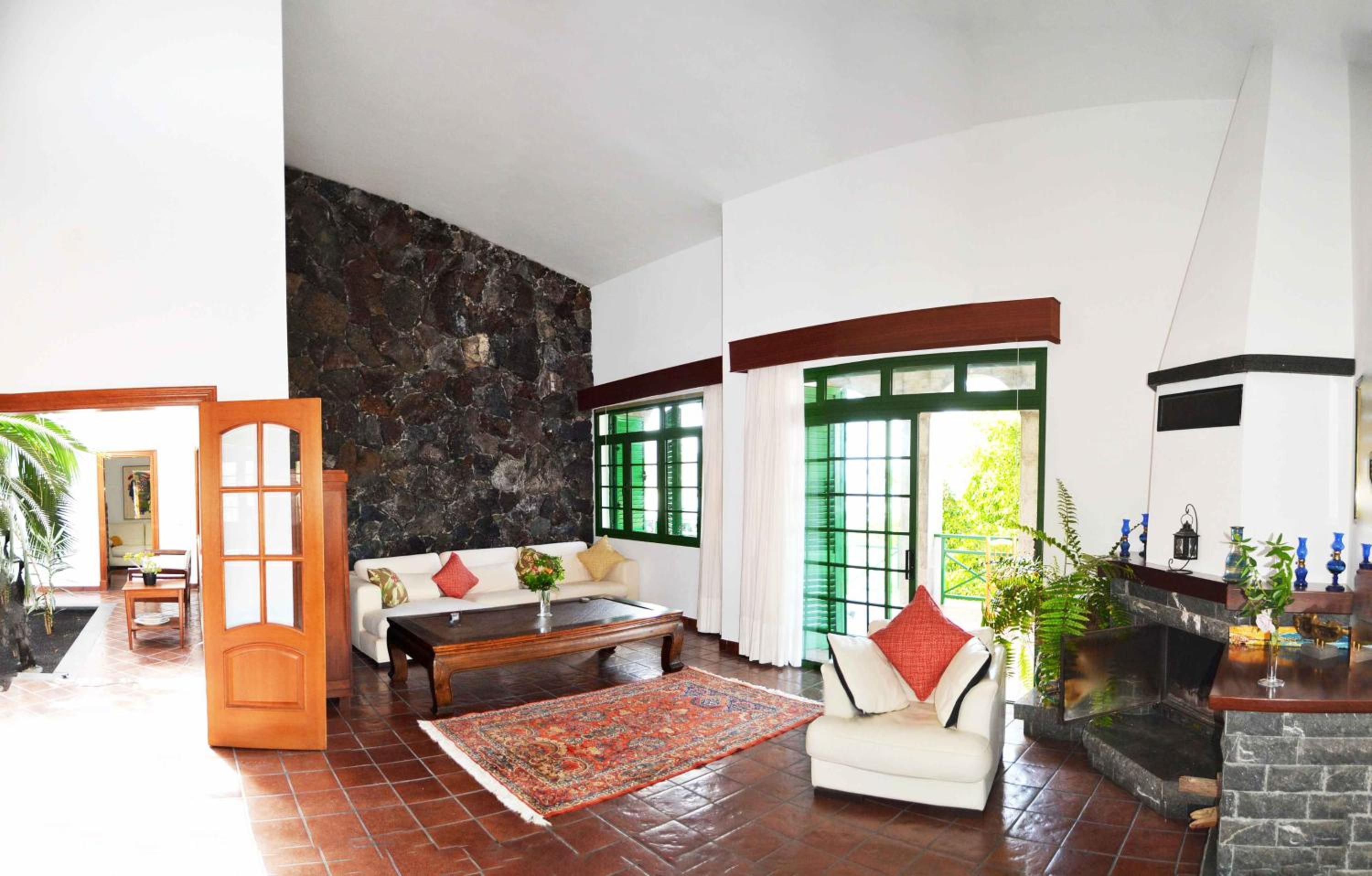 Villa photo 2