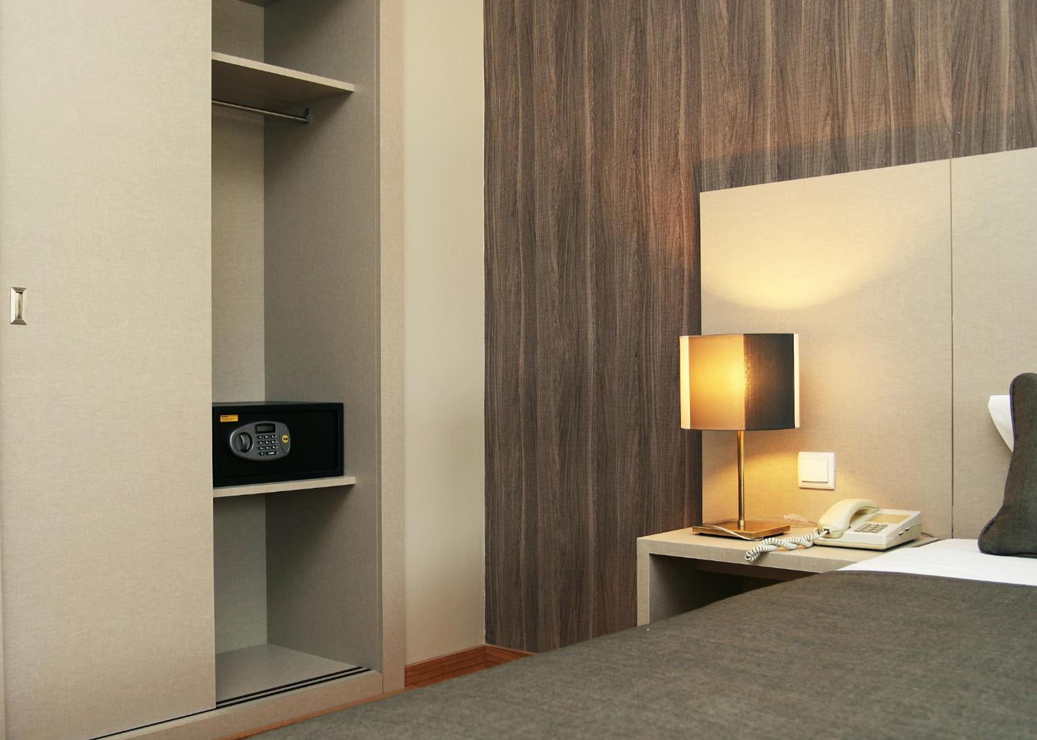 Double or Twin Room - Photo 4