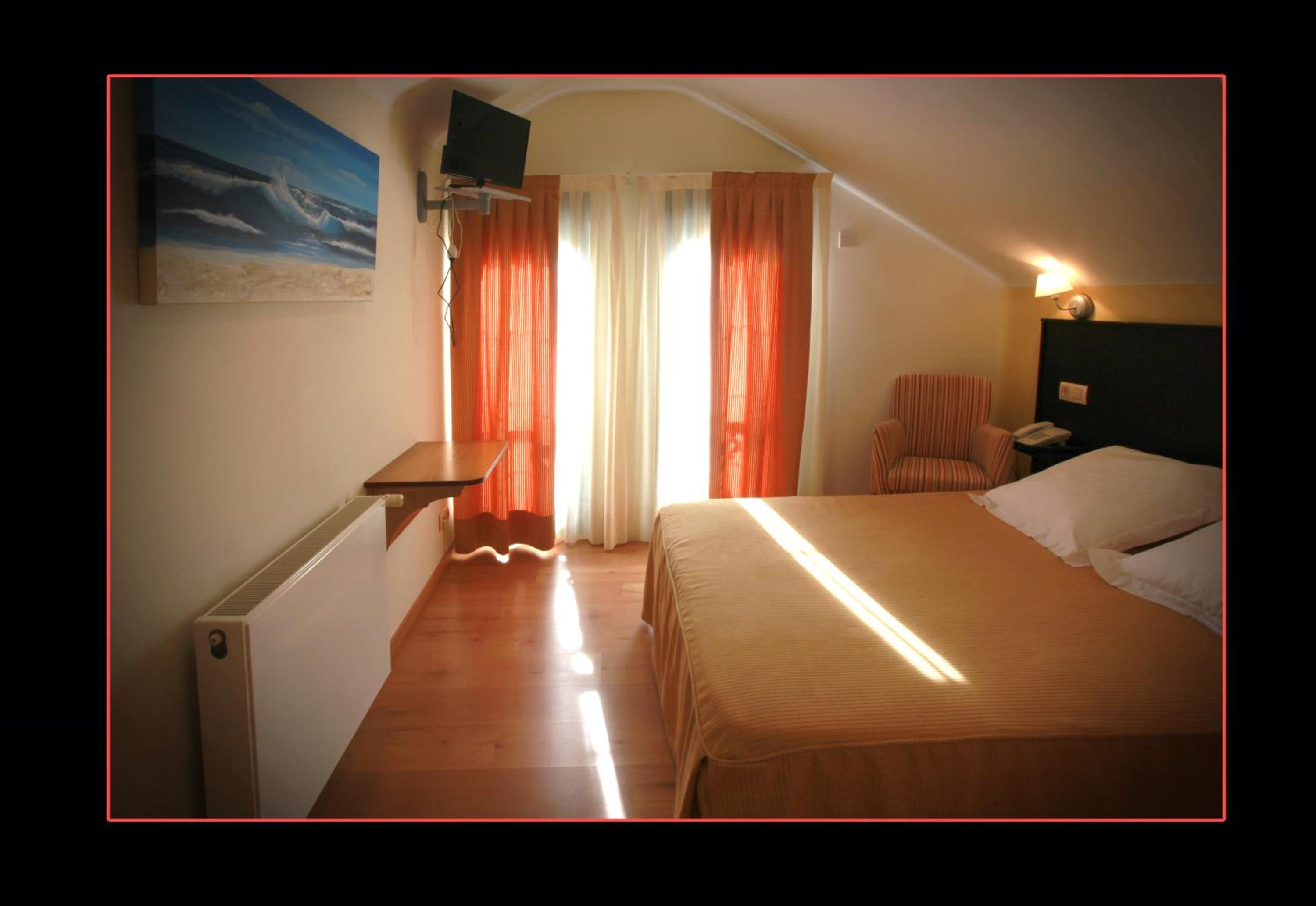 Double Room - Photo 2