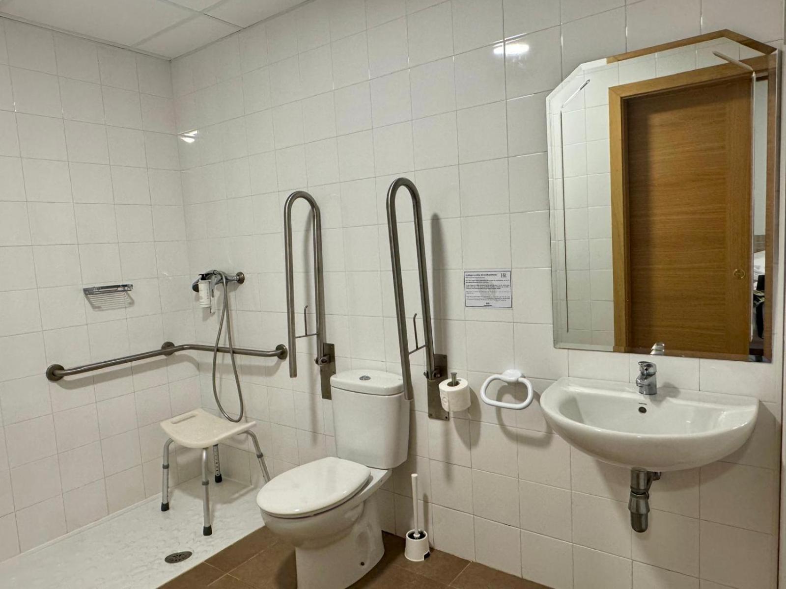 Double Room - Disability Access photo 3