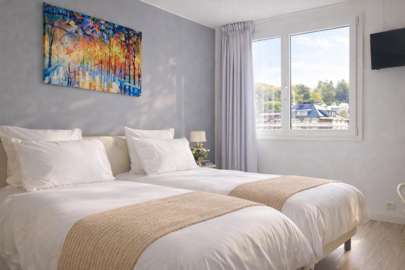 Double or Twin Room with Canal View photo 3