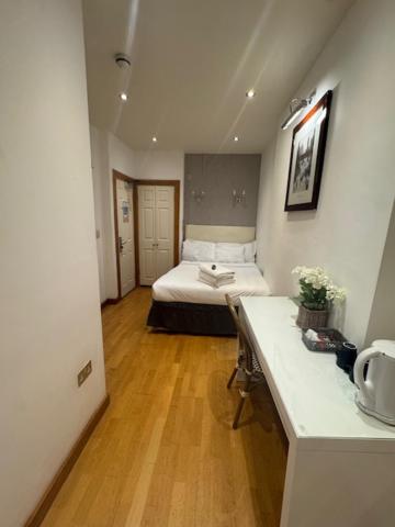Large Double Room photo 1