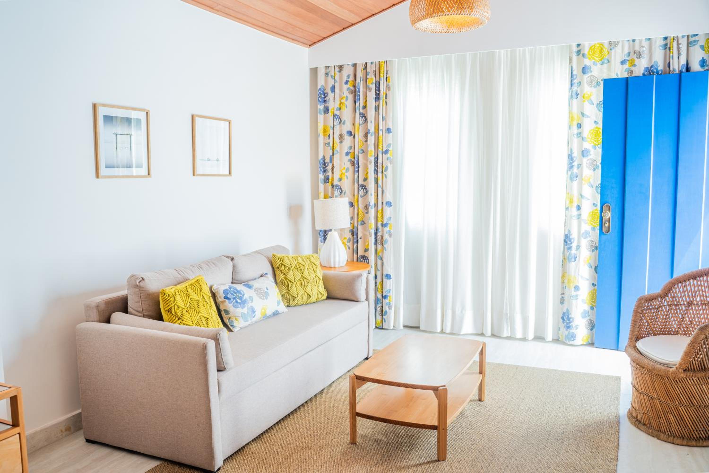 Deluxe King Suite photo 2