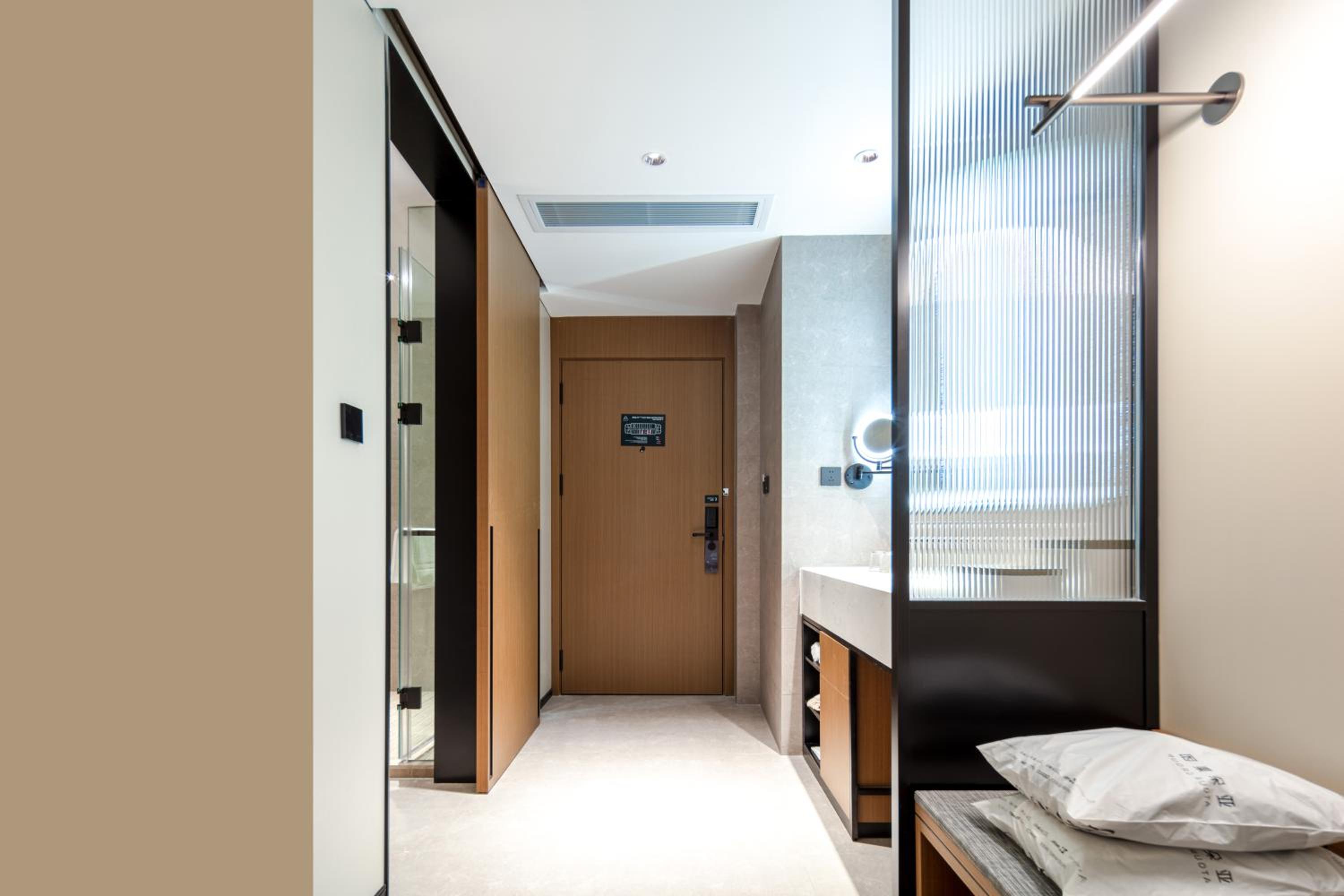 Jimu Twin Room with River View