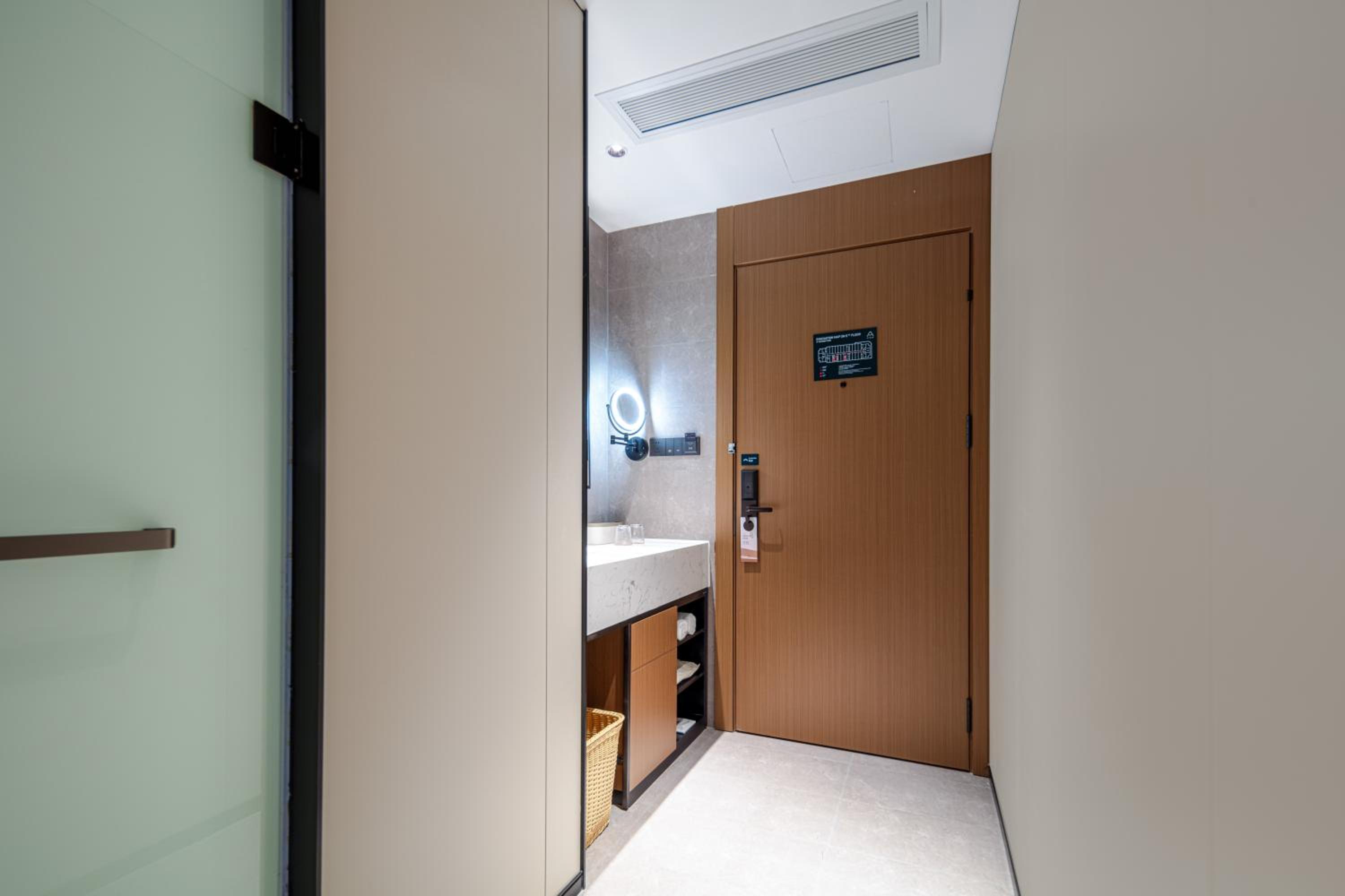 Jimu Suite with River View