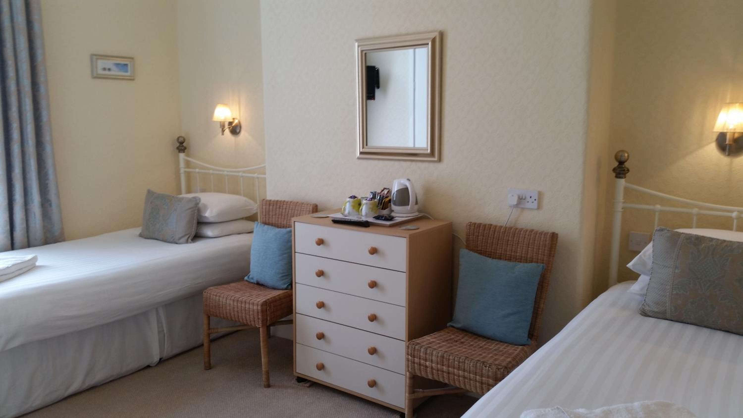 Small Twin Room - Ground Floor photo 3