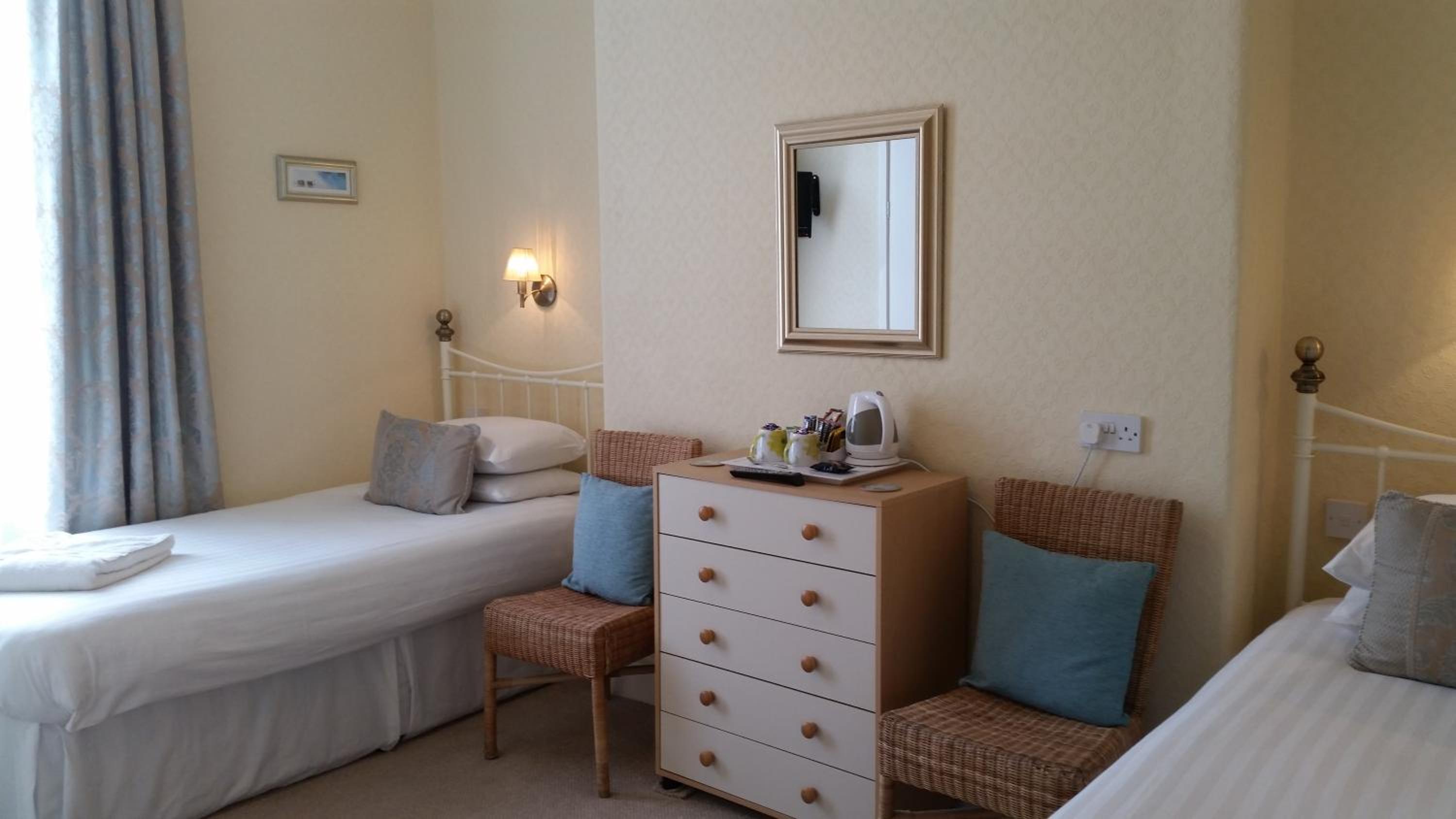 Small Twin Room - Ground Floor photo 2