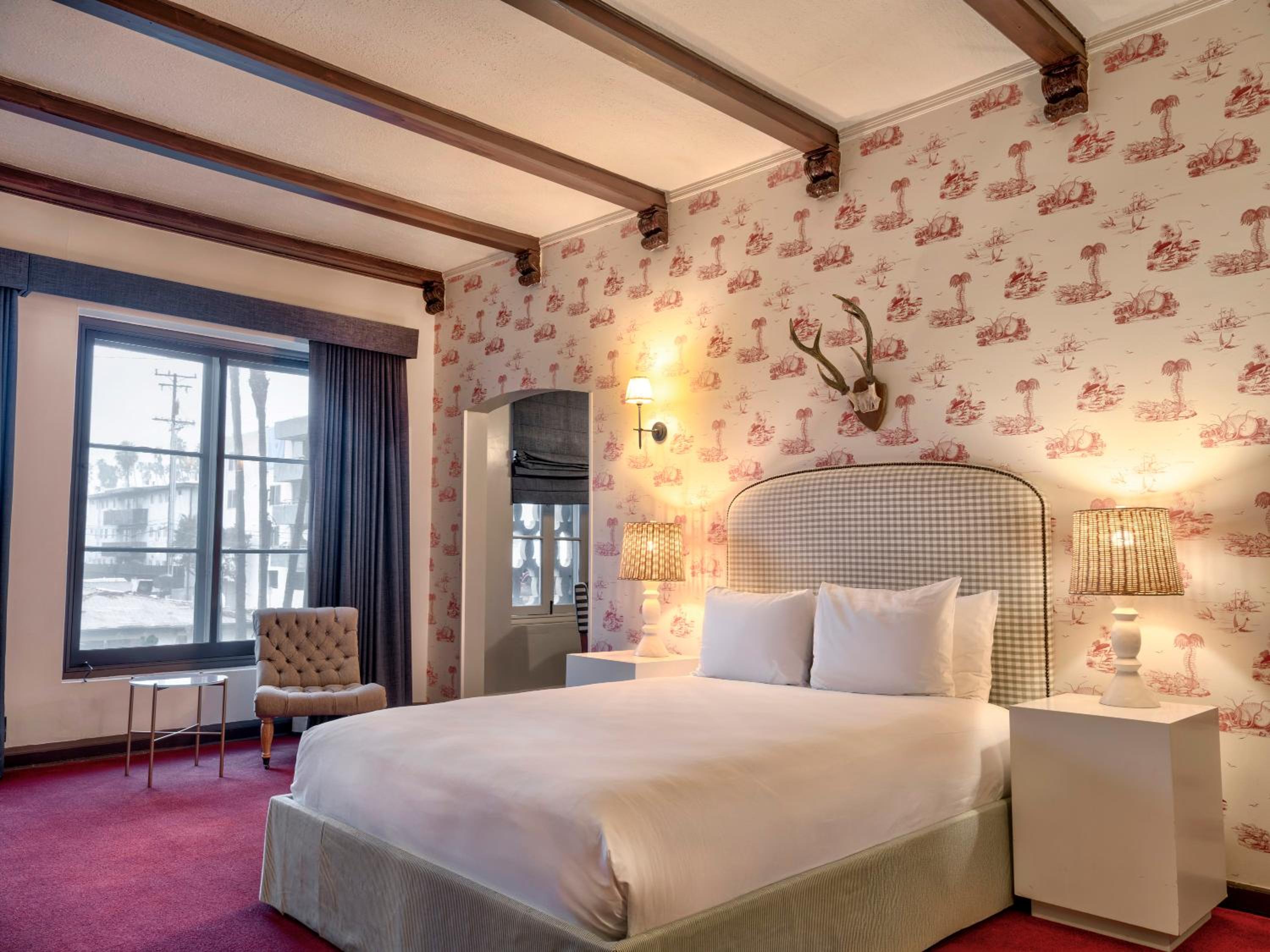 Grand Studio Residence with Queen Bed photo 1