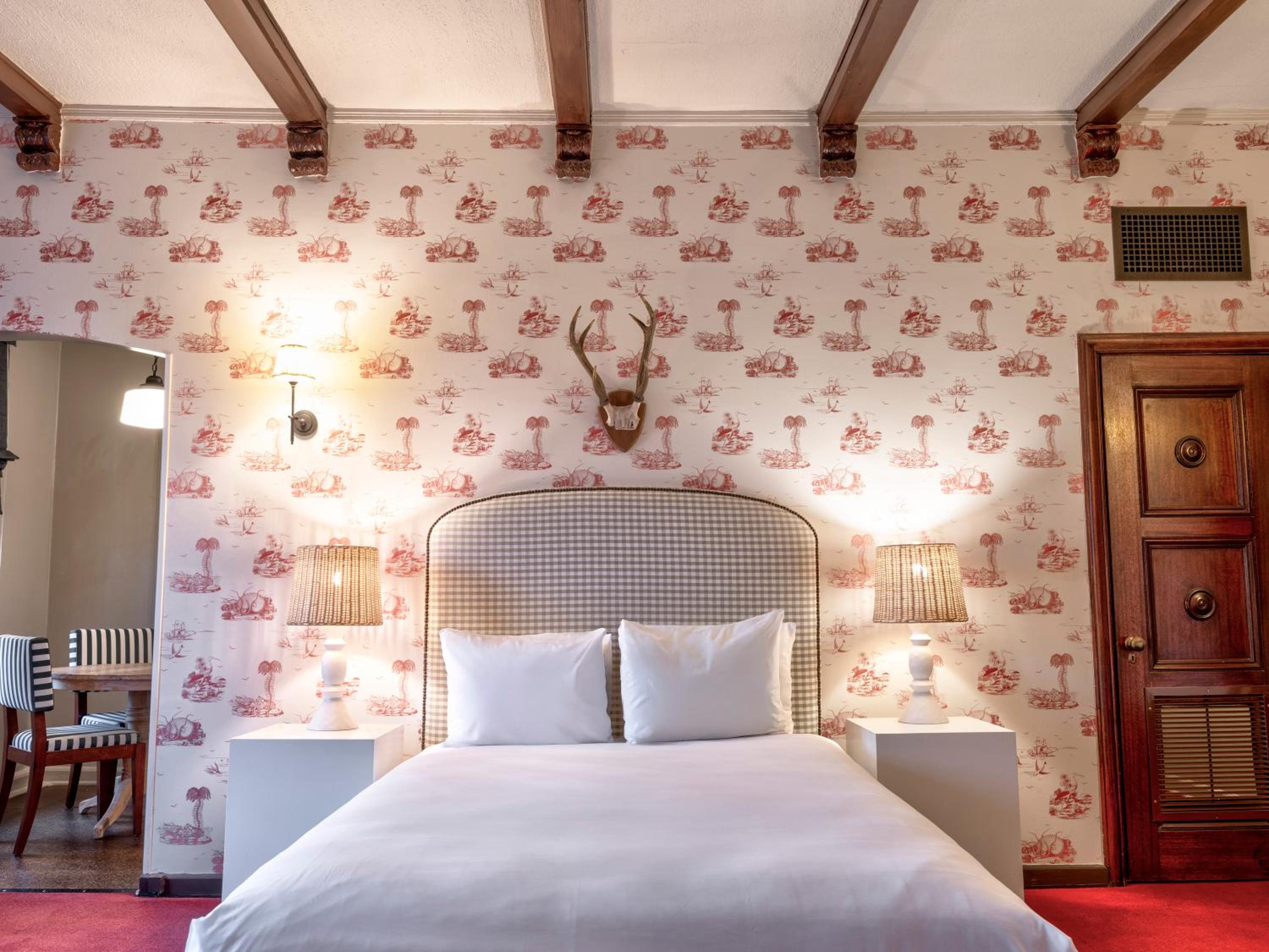 Grand Studio Residence with Queen Bed photo 2