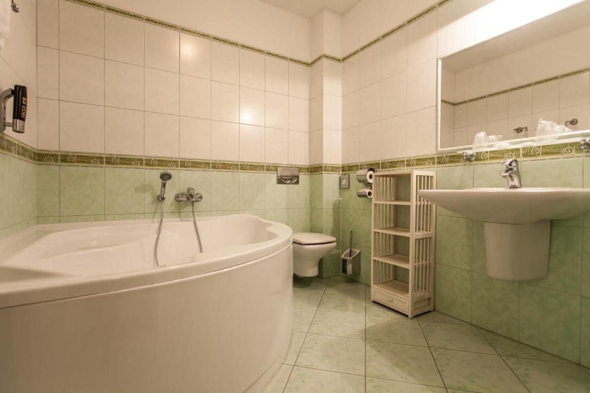 Economy Double Room - Photo 7