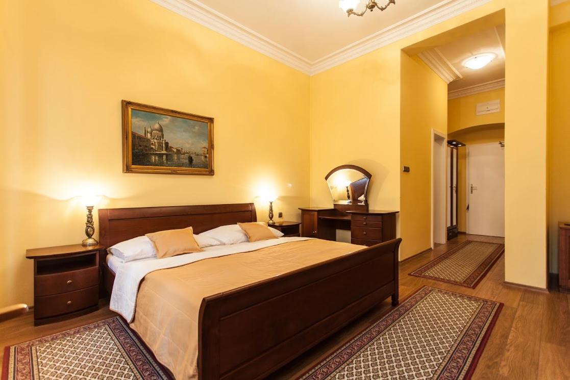 Standard Double Room - Photo 11