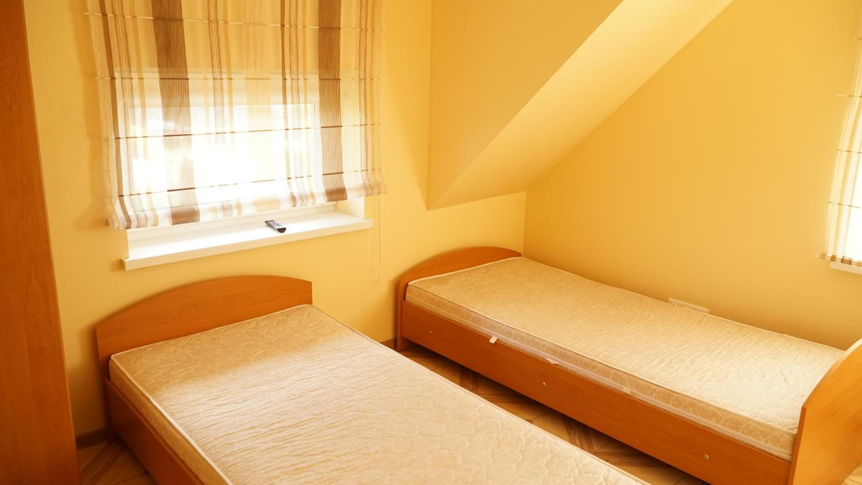 Twin Room - Photo 3