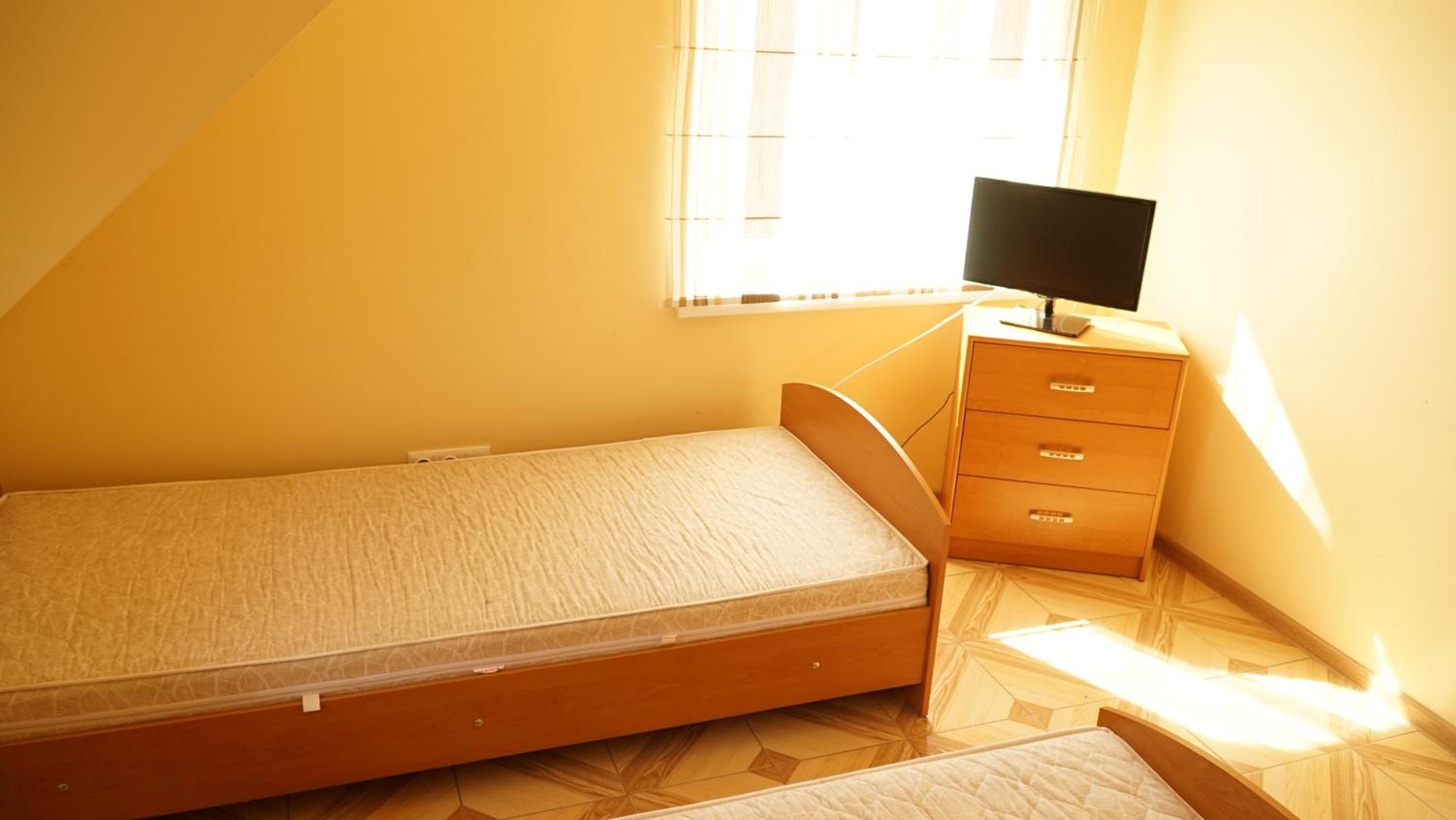Twin Room - Photo 2