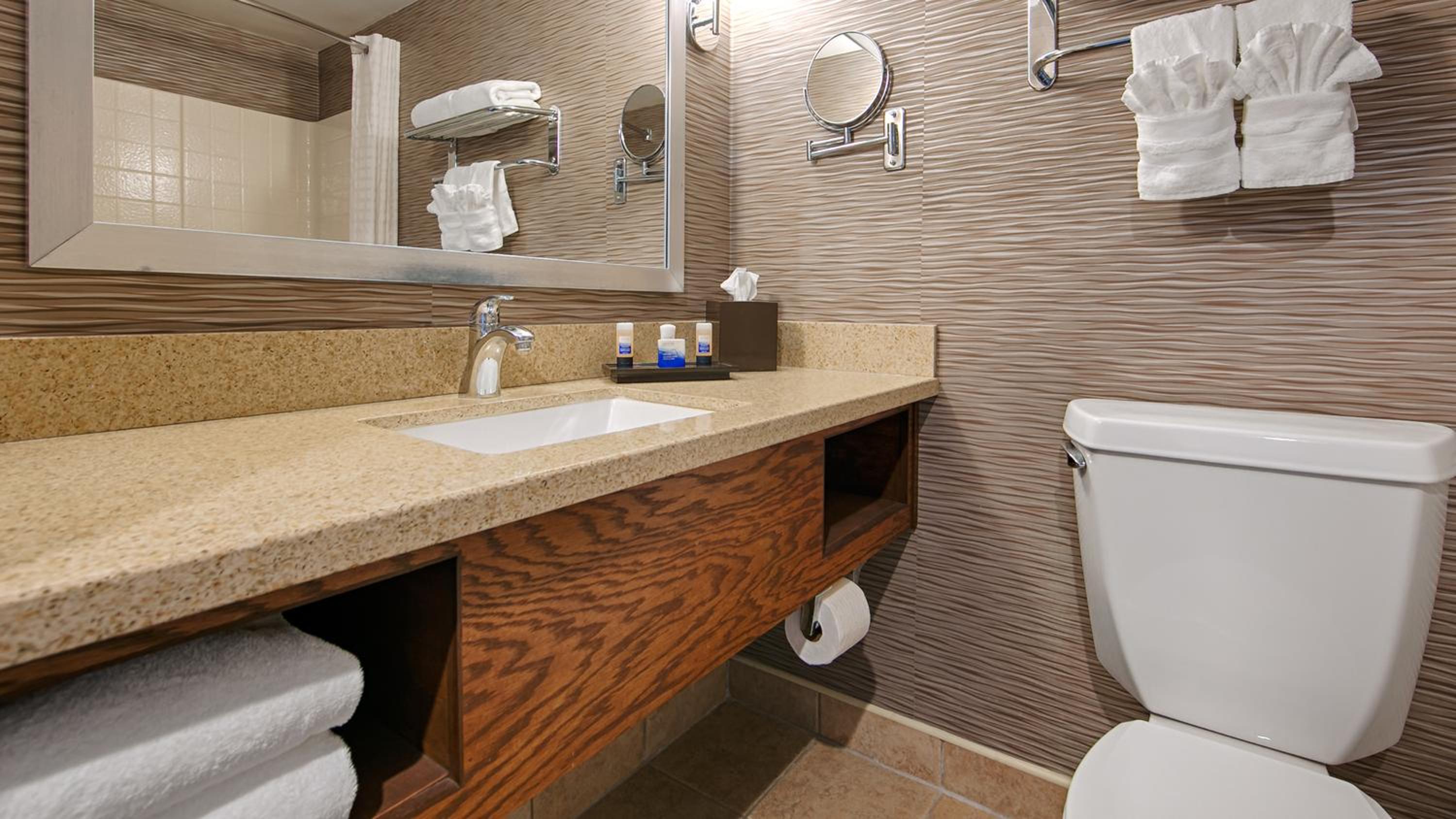 King Room with Roll-in Shower - Disability Access/Non-Smoking - Photo 3