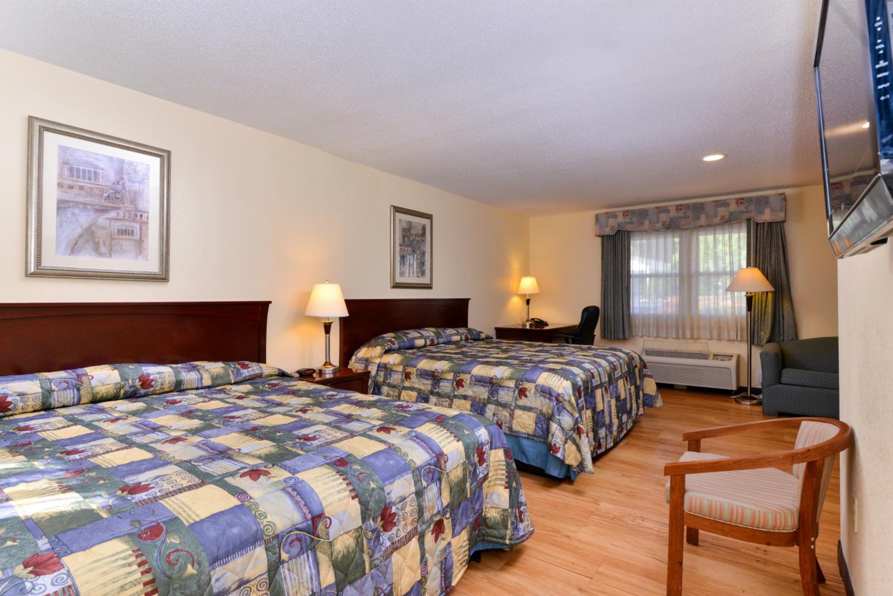 King Suite with Two King Beds and Sofa Bed  photo 3