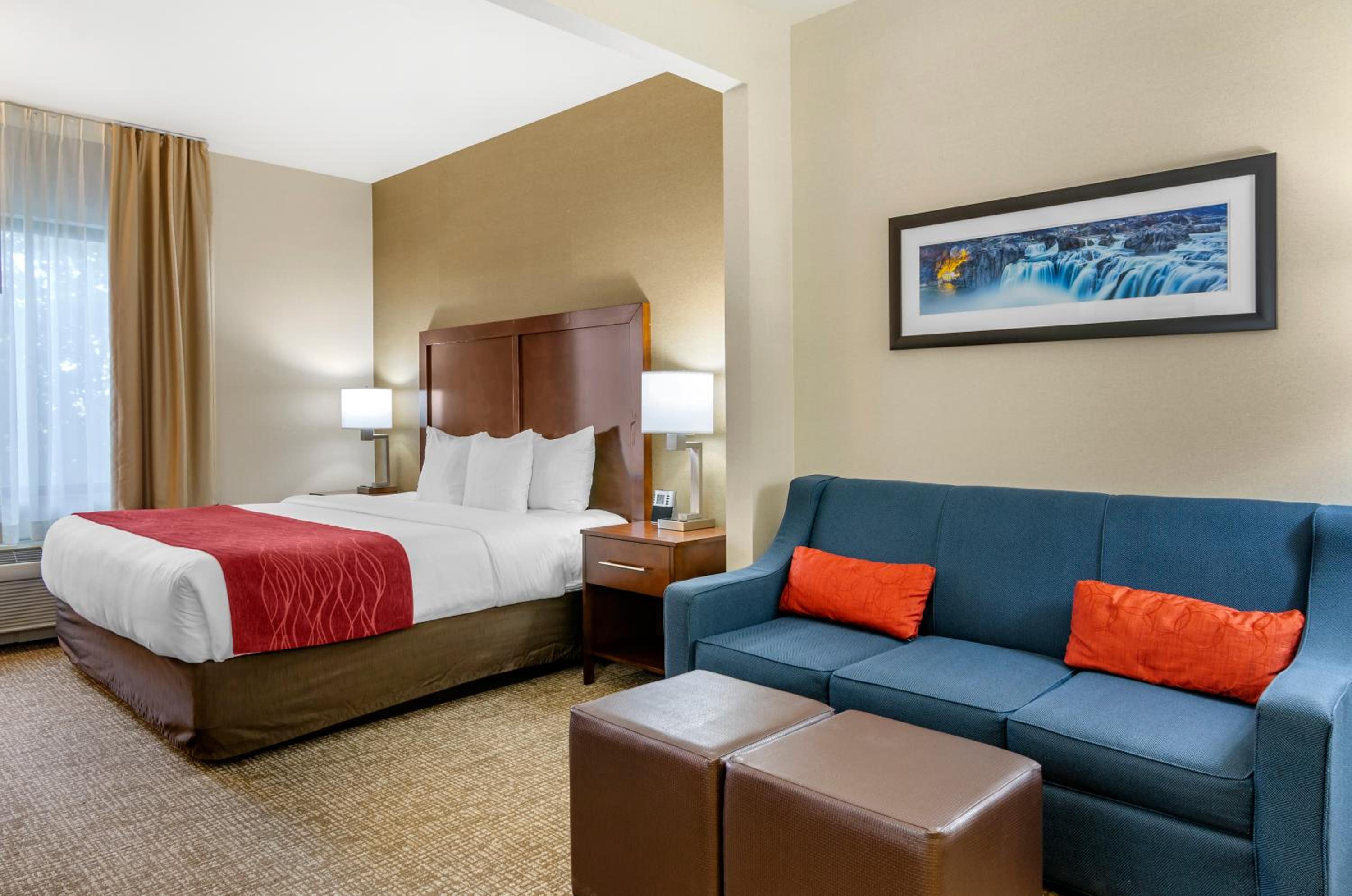 King Suite - Non-Pet Friendly - Photo 2