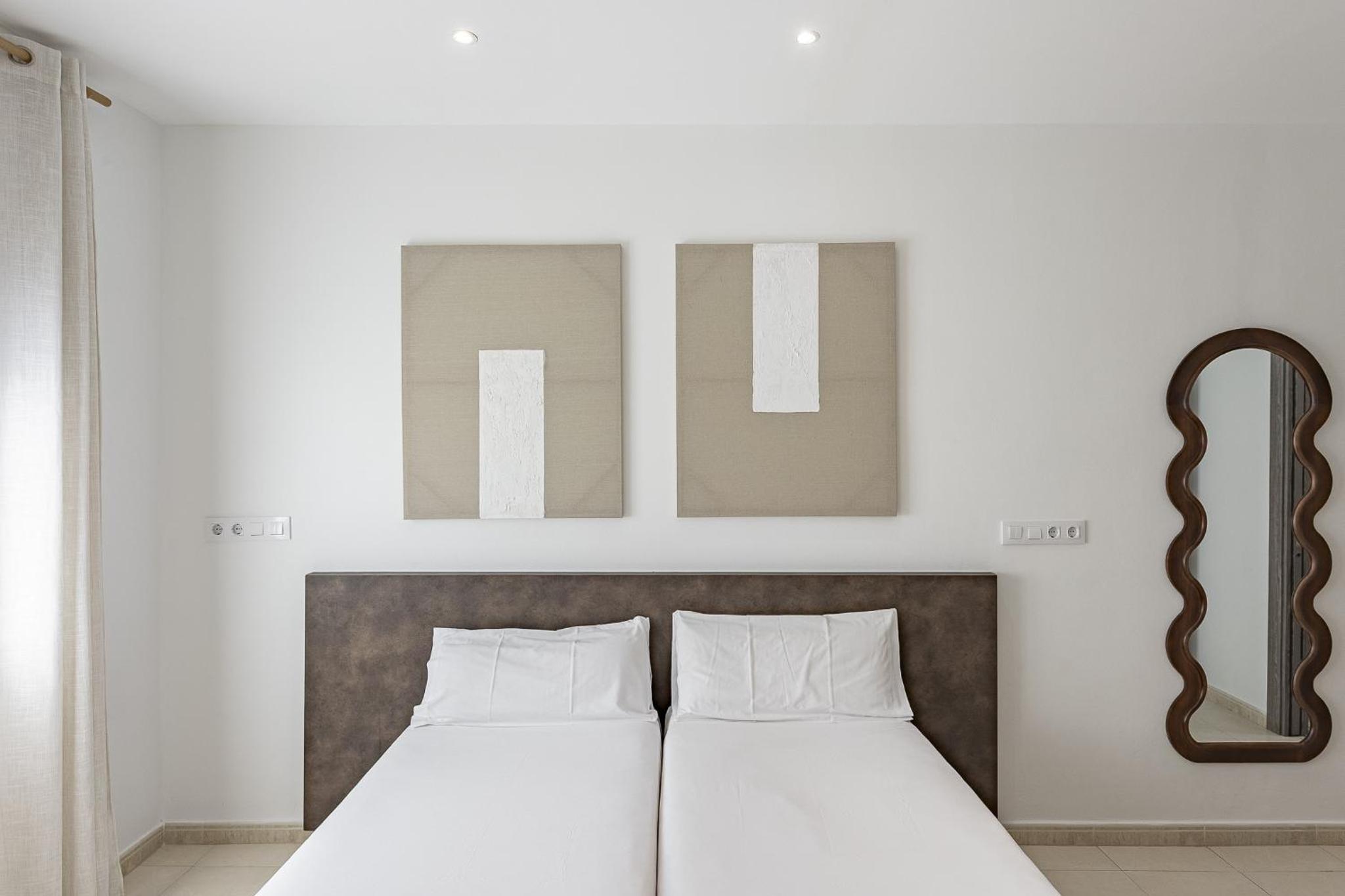 Three-Bedroom Apartment with View photo 2