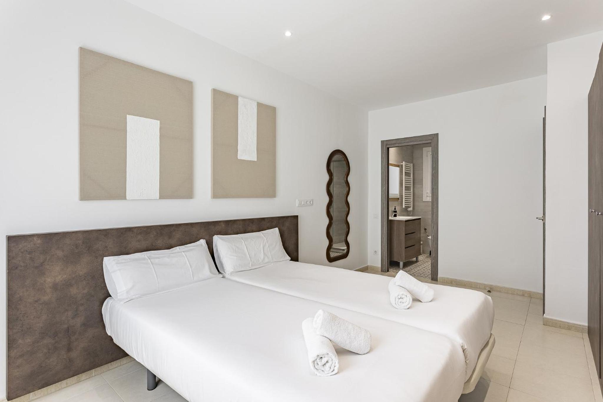 Three-Bedroom Apartment with View photo 3