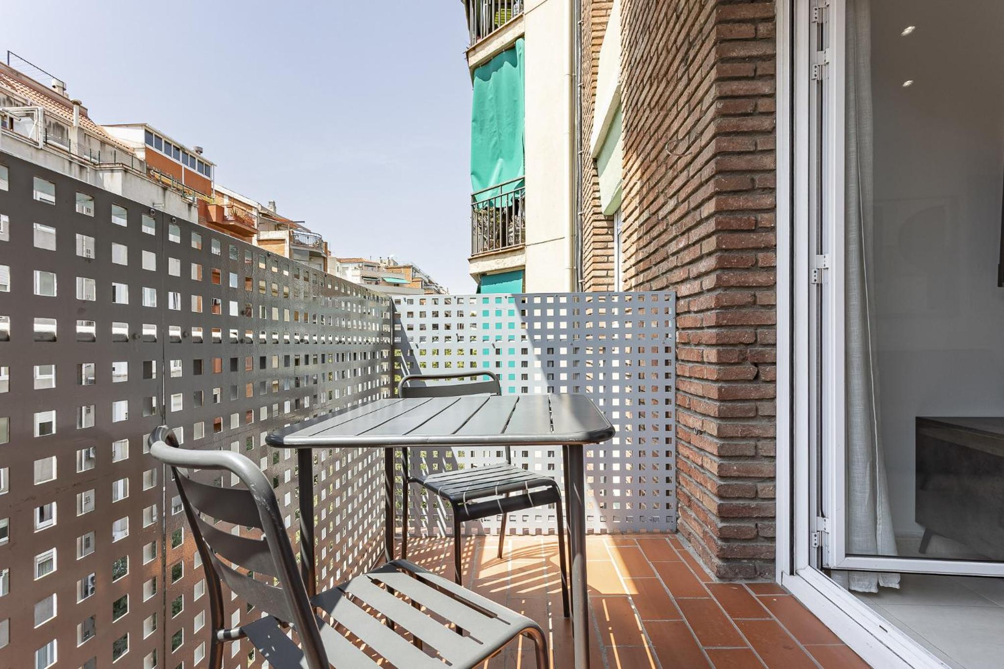 Three-Bedroom Apartment with View photo 2