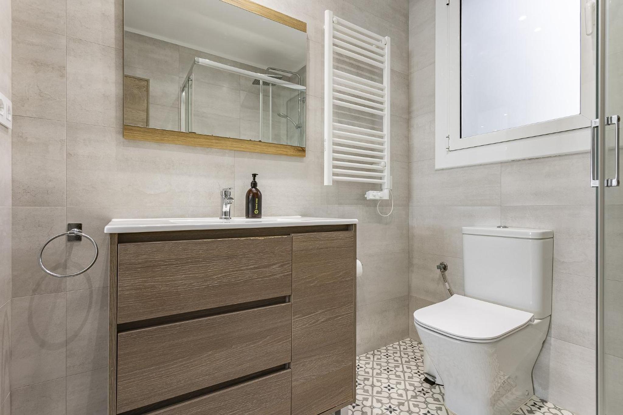 Three-Bedroom Apartment with View photo 3