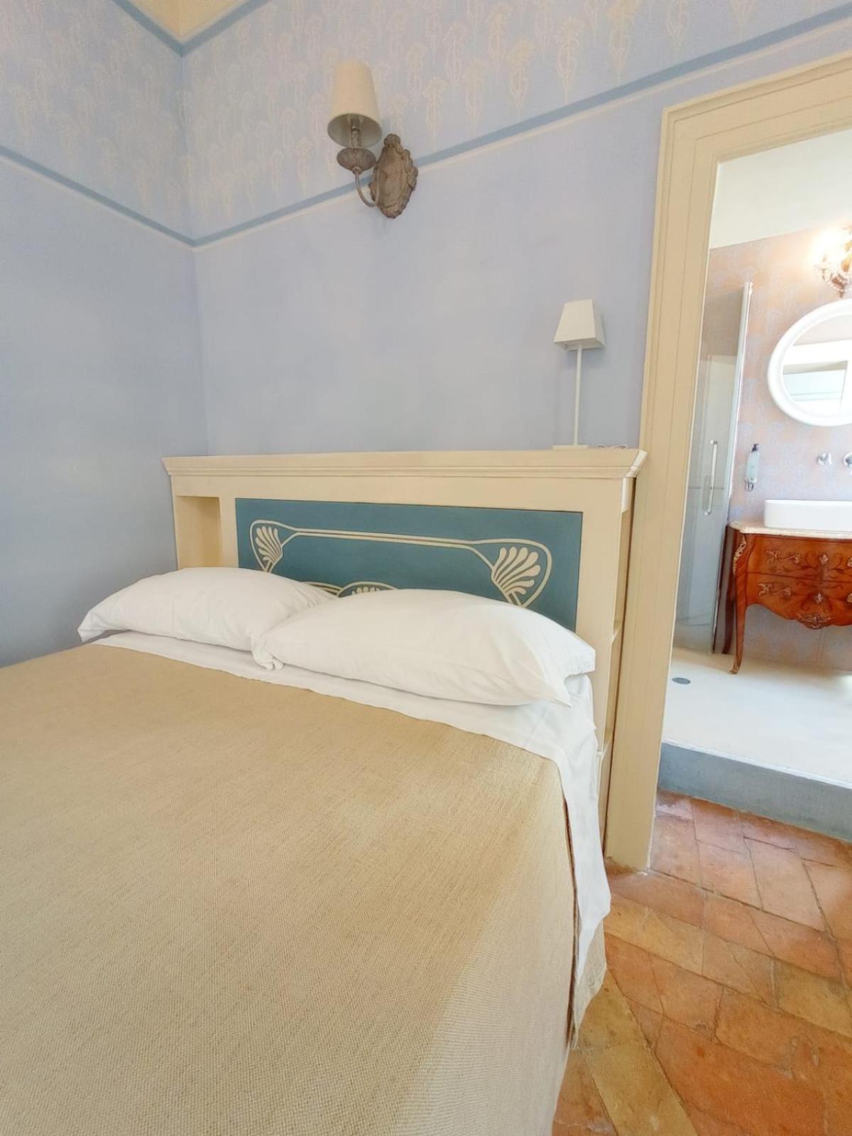 Double Room - Photo 3