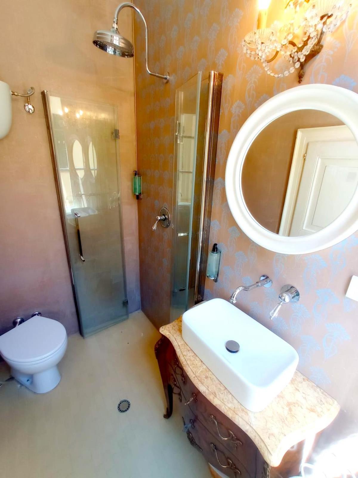 Double Room - Photo 5