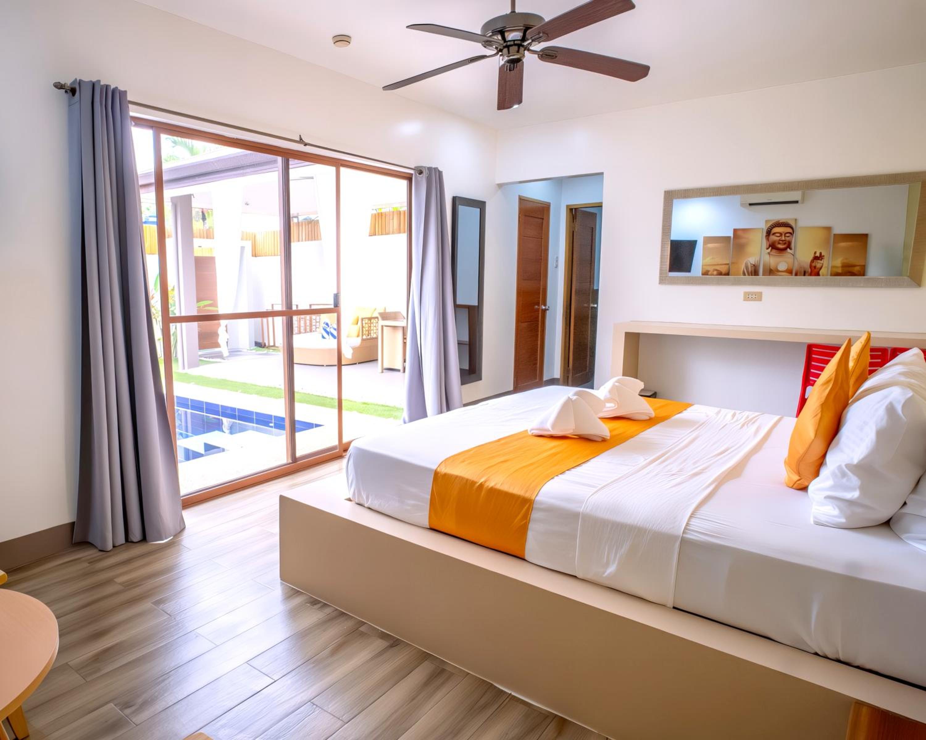 Villa with Private Pool - Photo 4