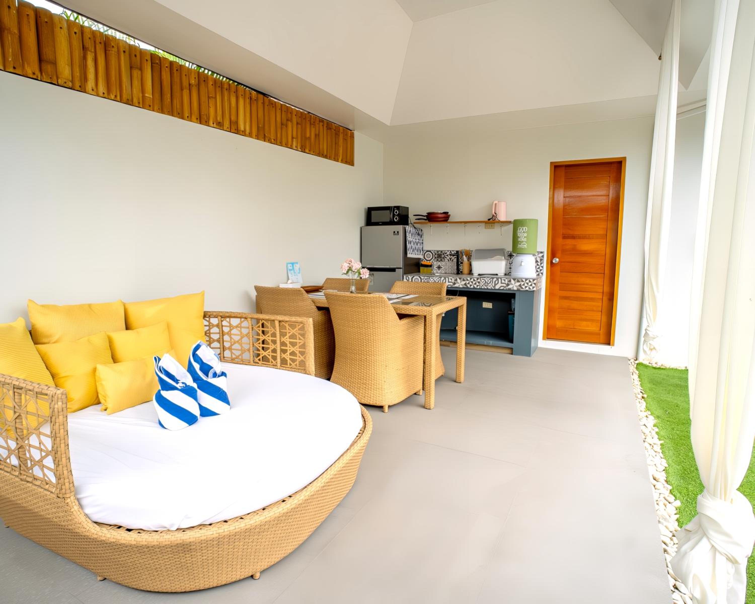 Villa with Private Pool - Photo 7