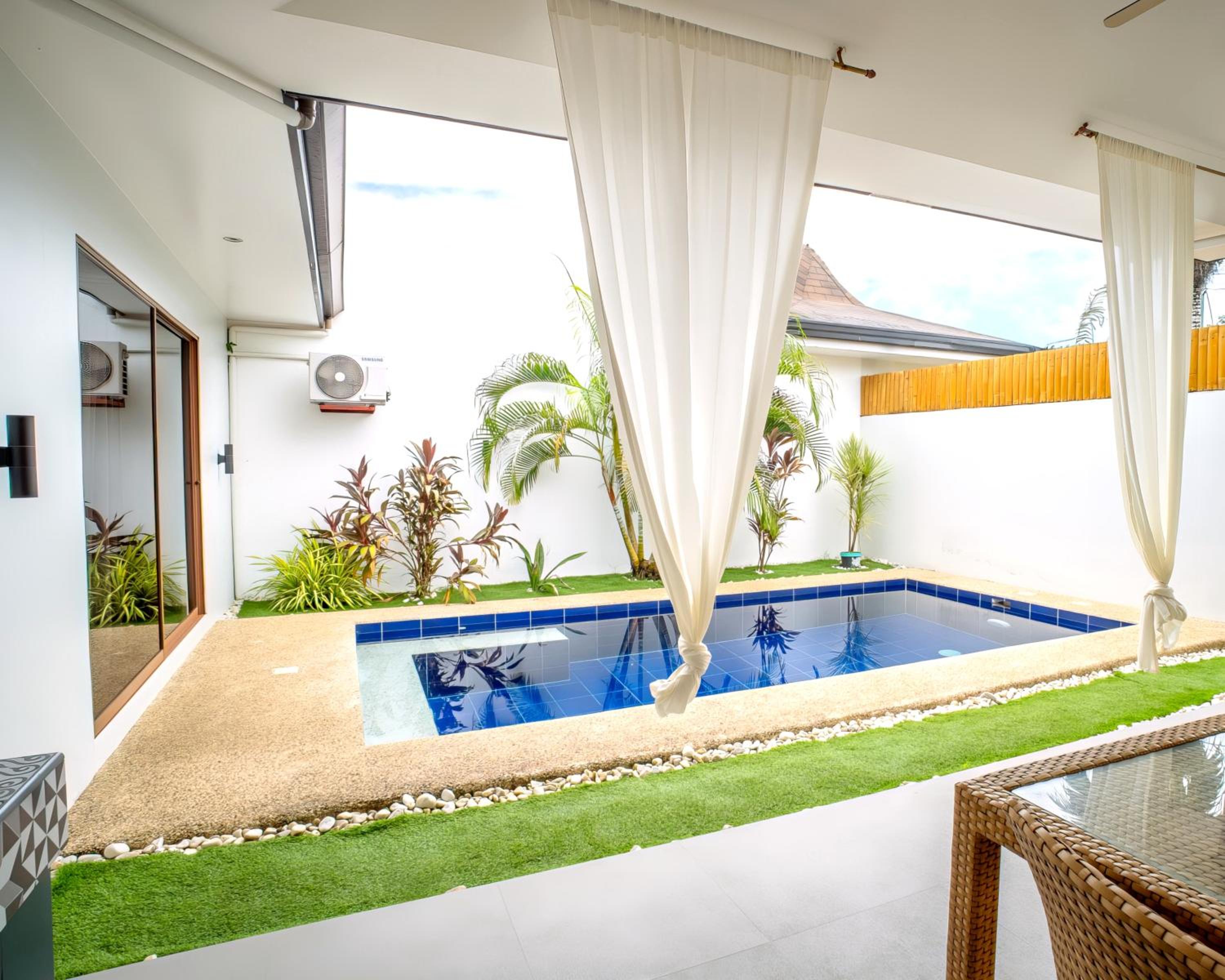 Villa with Private Pool - Photo 10